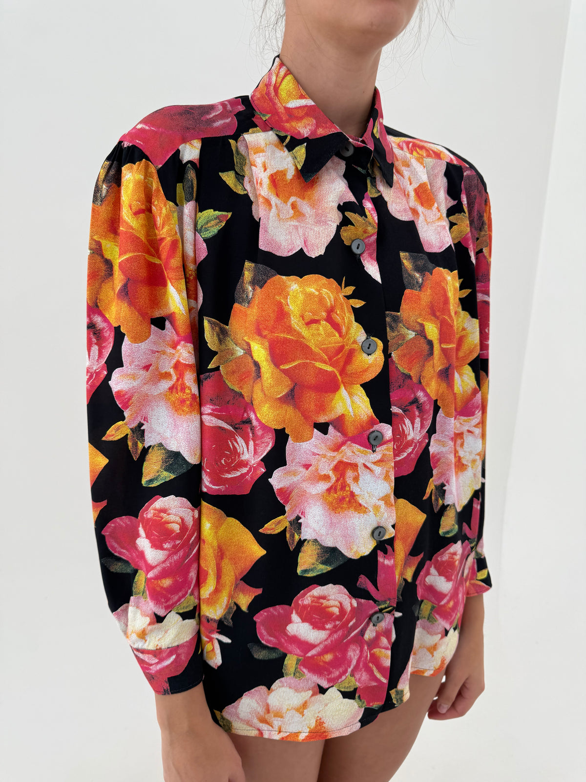 Cămașa vintage petite cu print floral superb din vascoza moale plină
