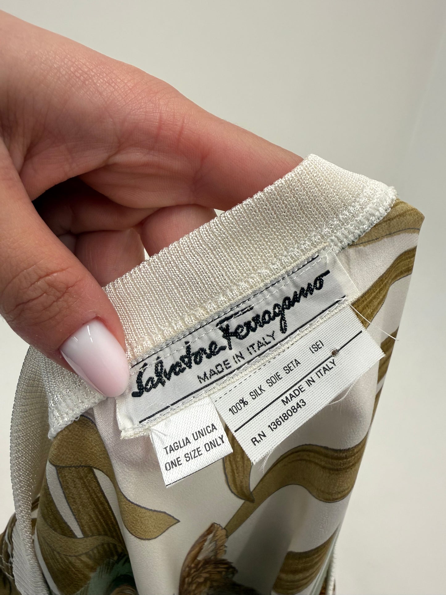 Bluză luxury Salvatore Ferragamo din mătase naturală cu print superb