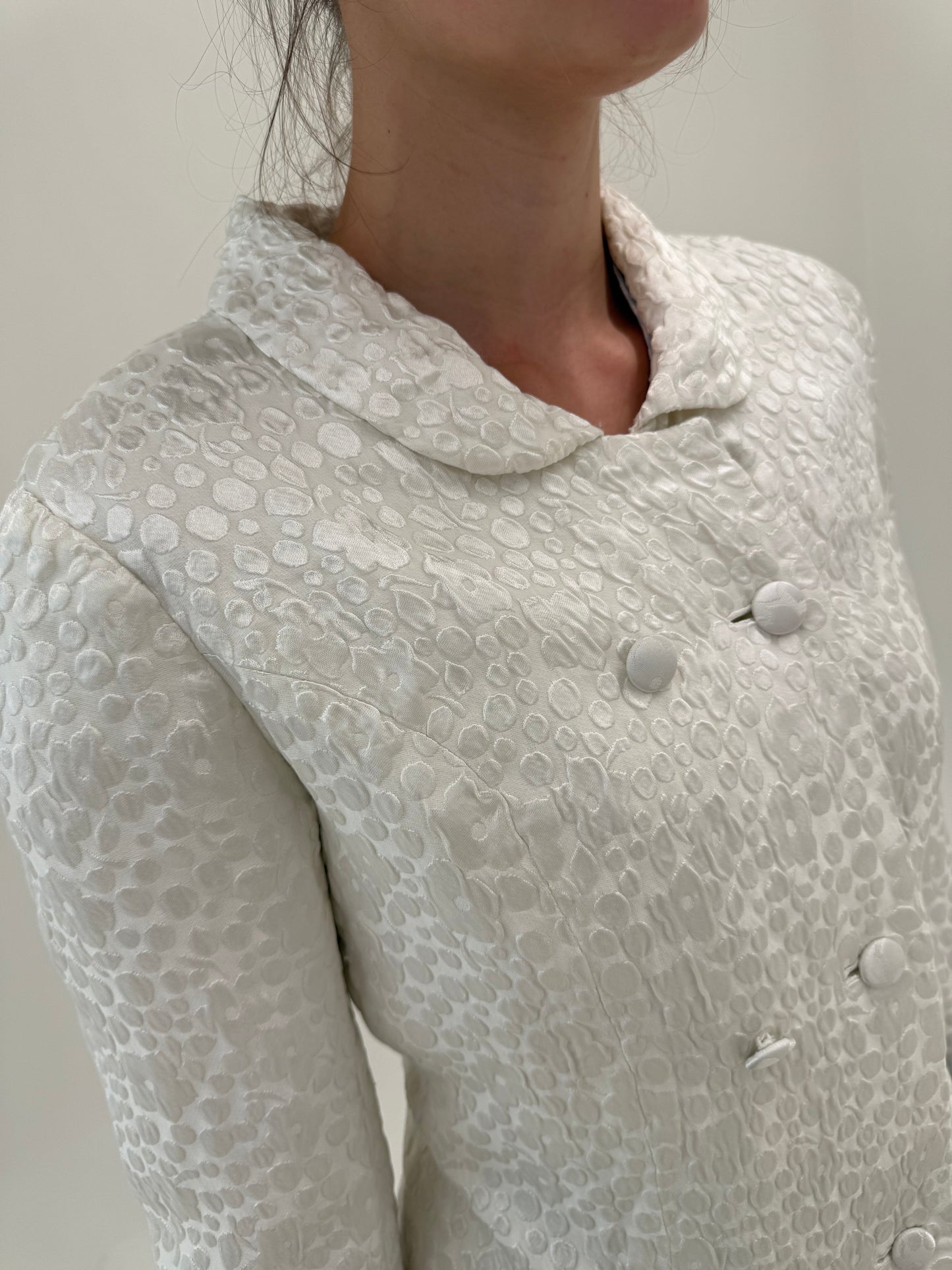 Sacou vintage petite  în croi de ani din brocart de vară superb satinat