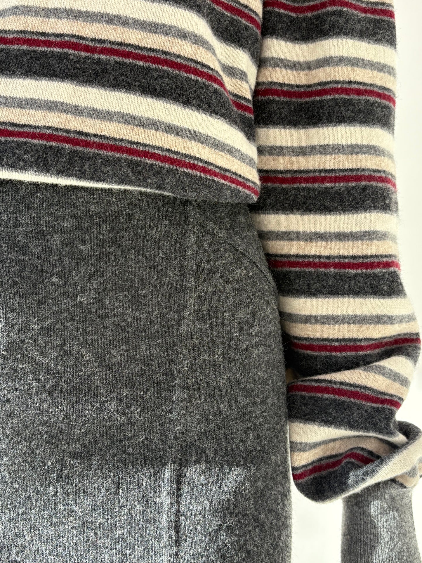 Fustă conică din tricot plin de lana extrafina