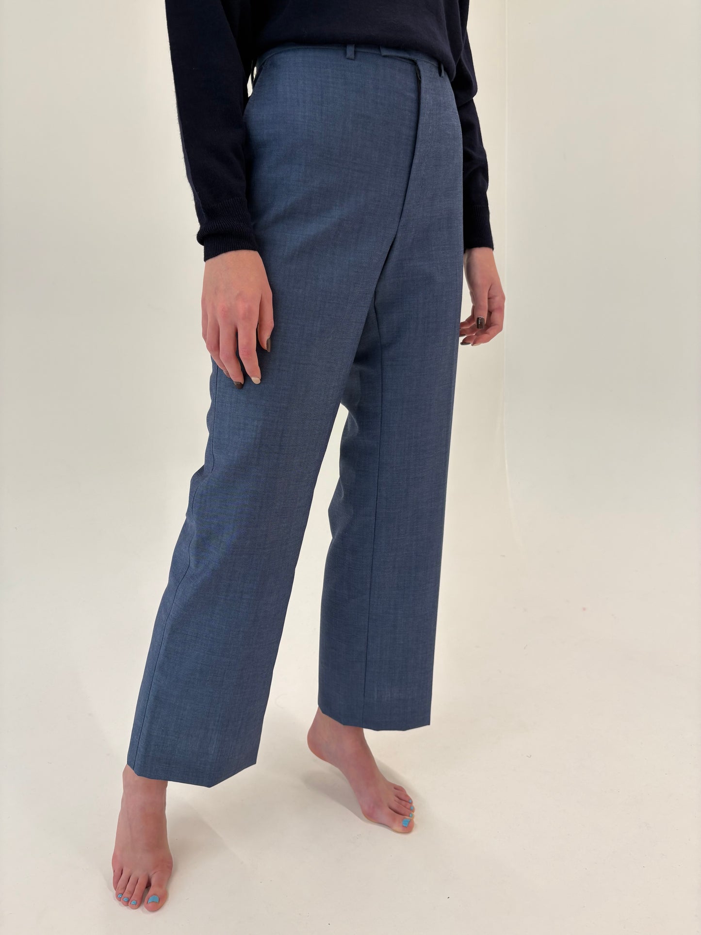 Costum italian Jeans blue din lana extrafina pura certificată în croi actual