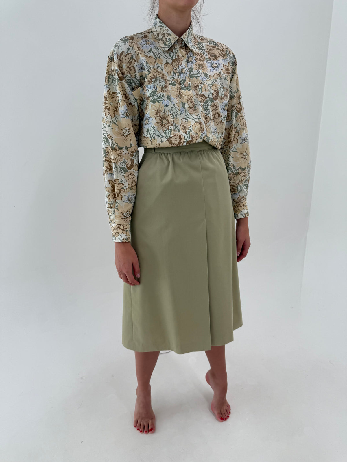Costum vintage din gabardină de bumbac light kaki în croi retro modern