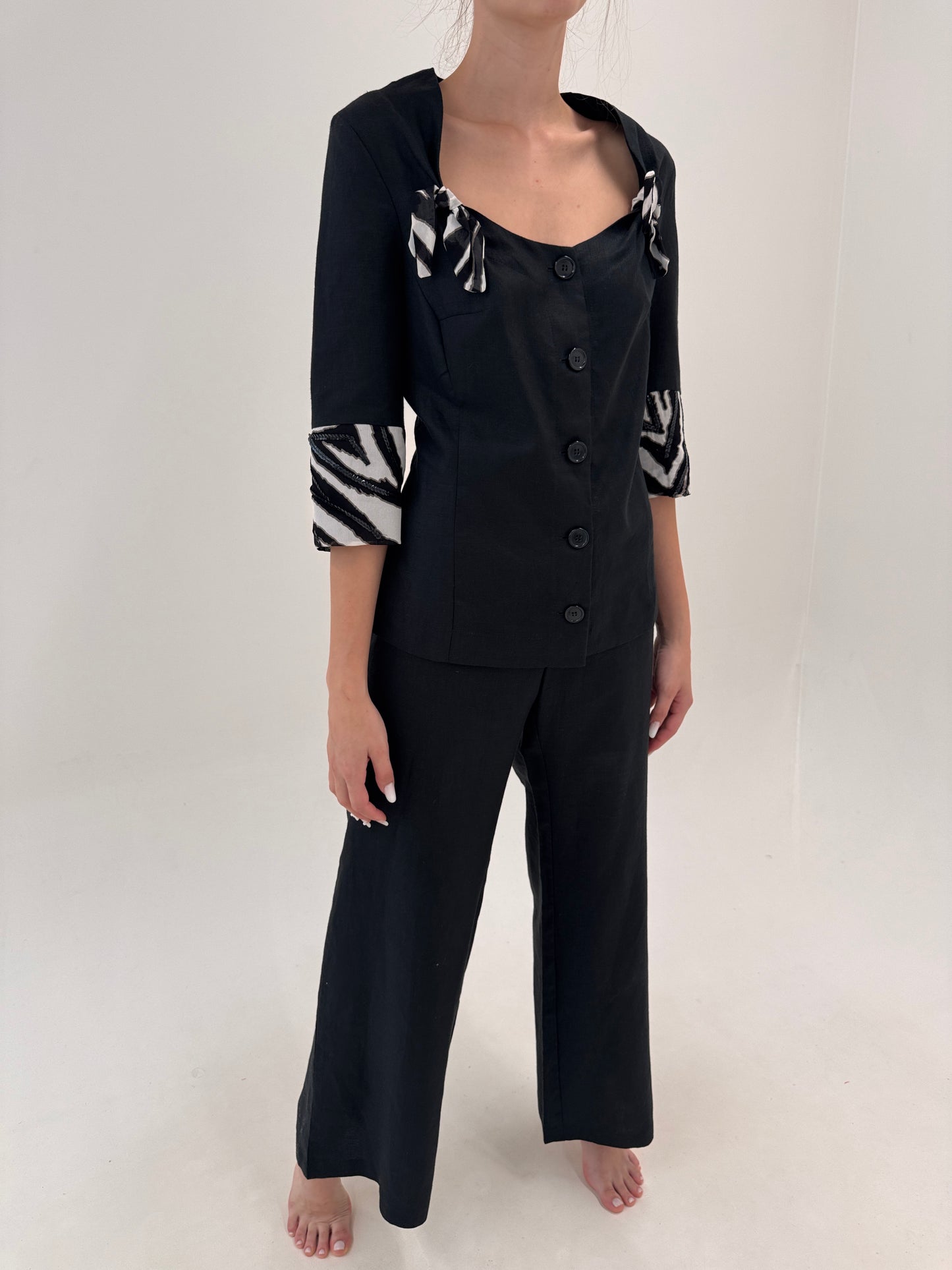 Costum italian din in premium negru cu sacou tip corsaj și pantaloni palazzo