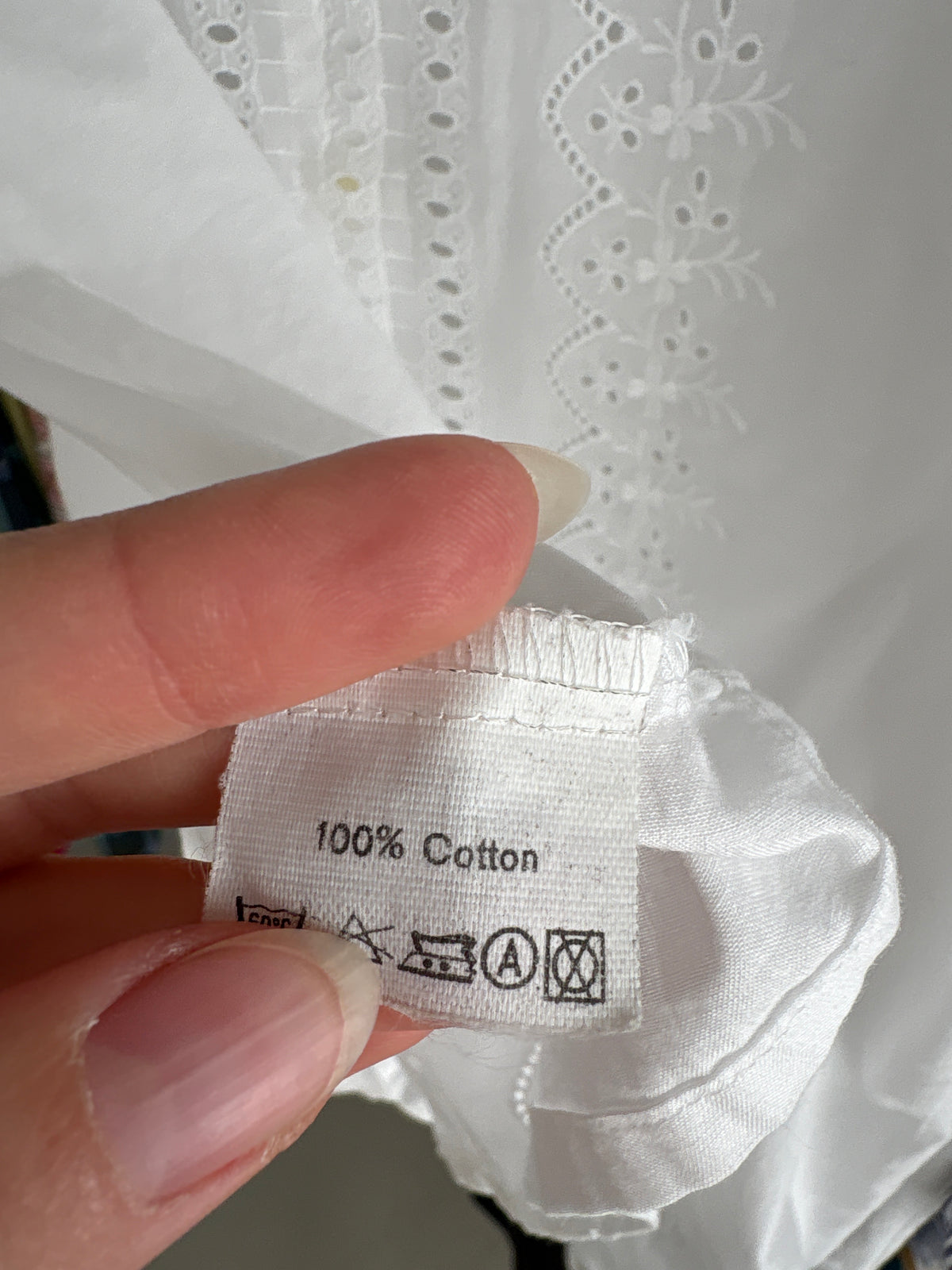 Cămașa vintage din panzica de bumbac excepțional cu broderie anglaise