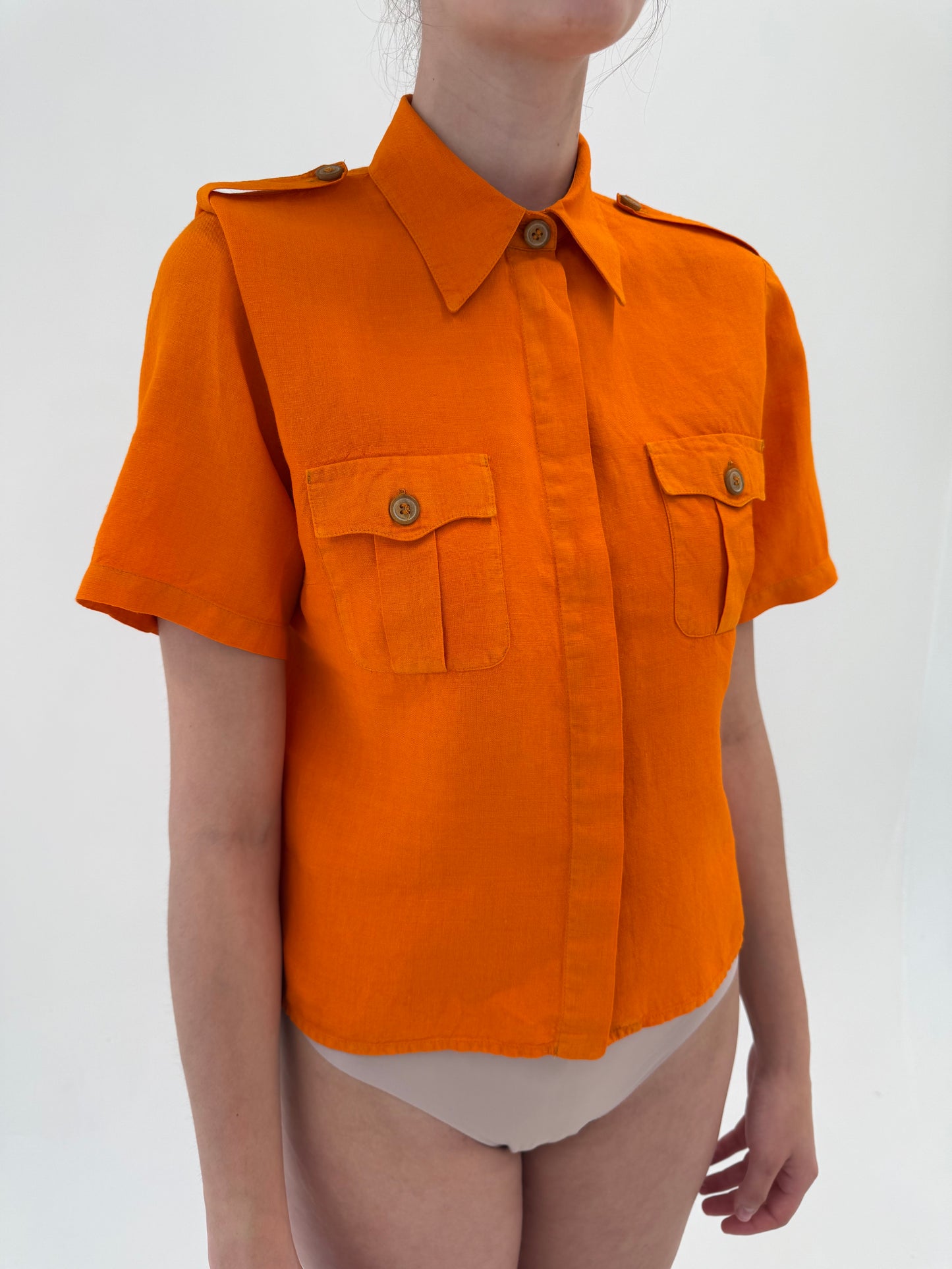 Cămașa din in electric orange cu influențe casual