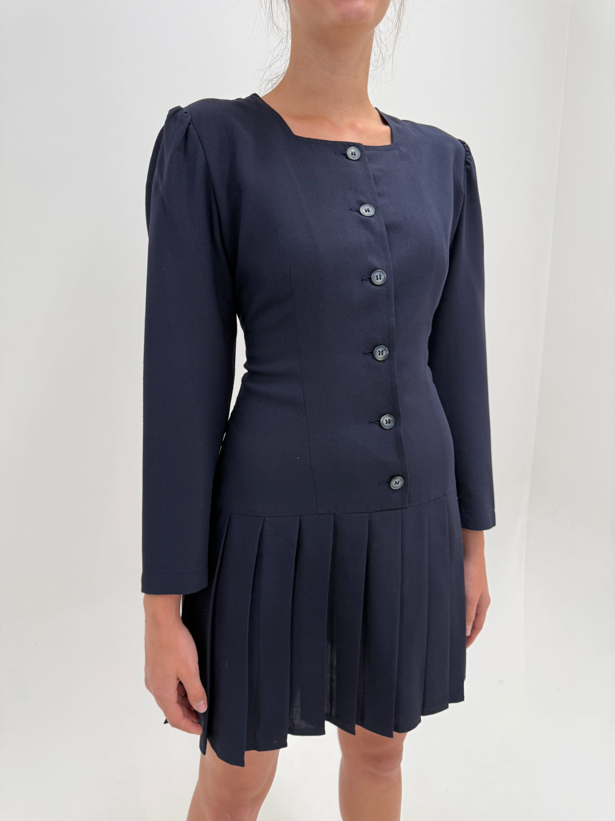 Rochie vintage italiană cu pliseuri din stofita de lana extafina și talie ușor căzută