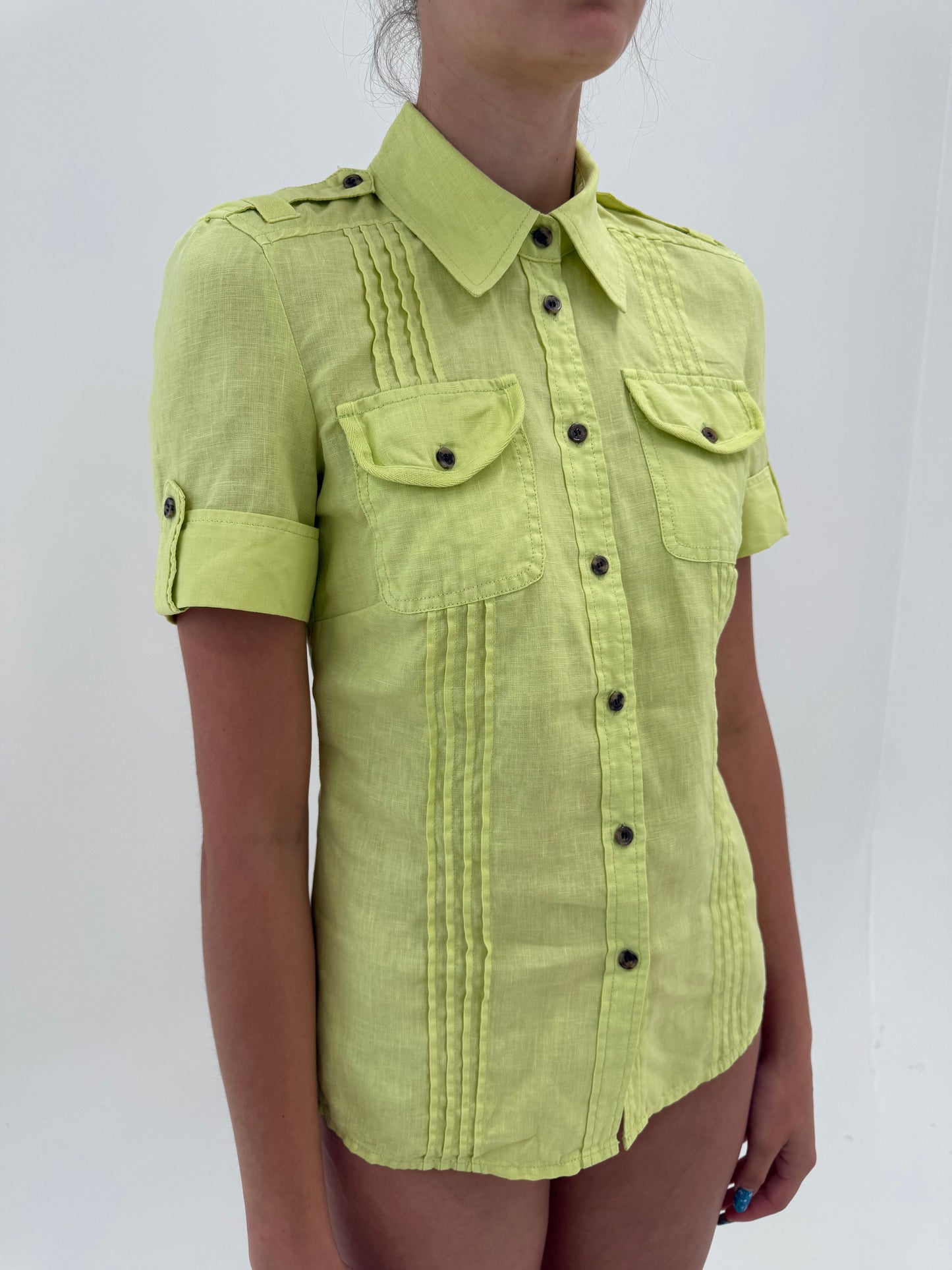 Cămașa light neon green cu influențe soft army super în trend din in premium