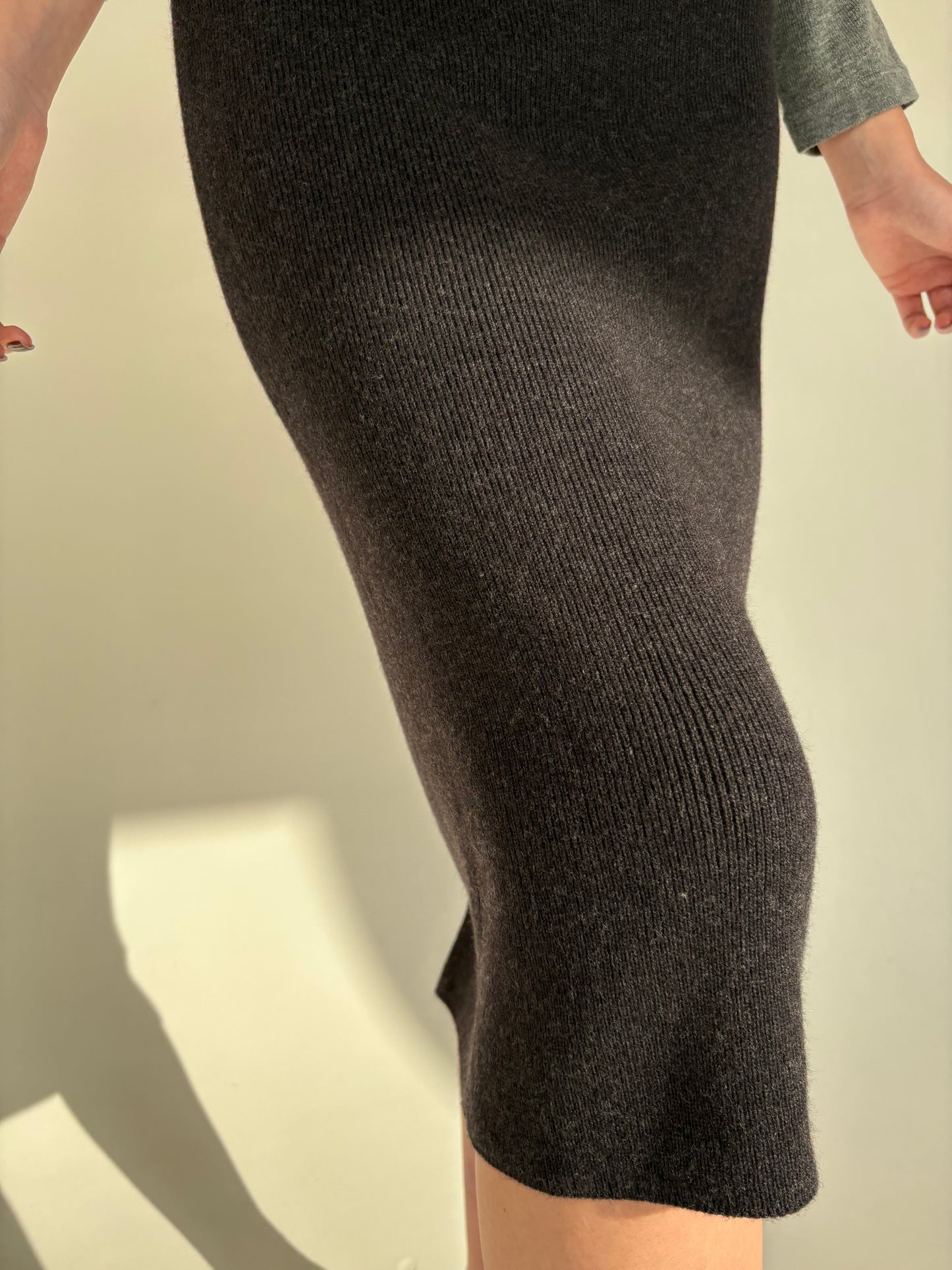 Fustă din tricot de lana merino extrafina midi spre maxi