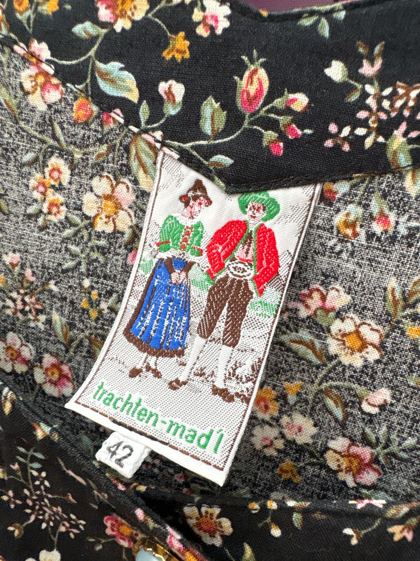 Rochie maxi din pânză cu corsaj, nasturi bijterie și mâneci bufante