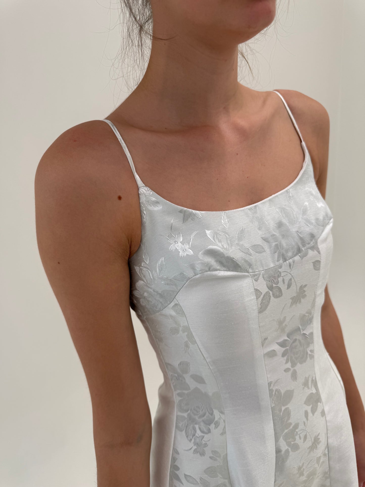 Rochie vintage maxi superbă cu efect argintiu finuț cu corsaj și fusta amplă