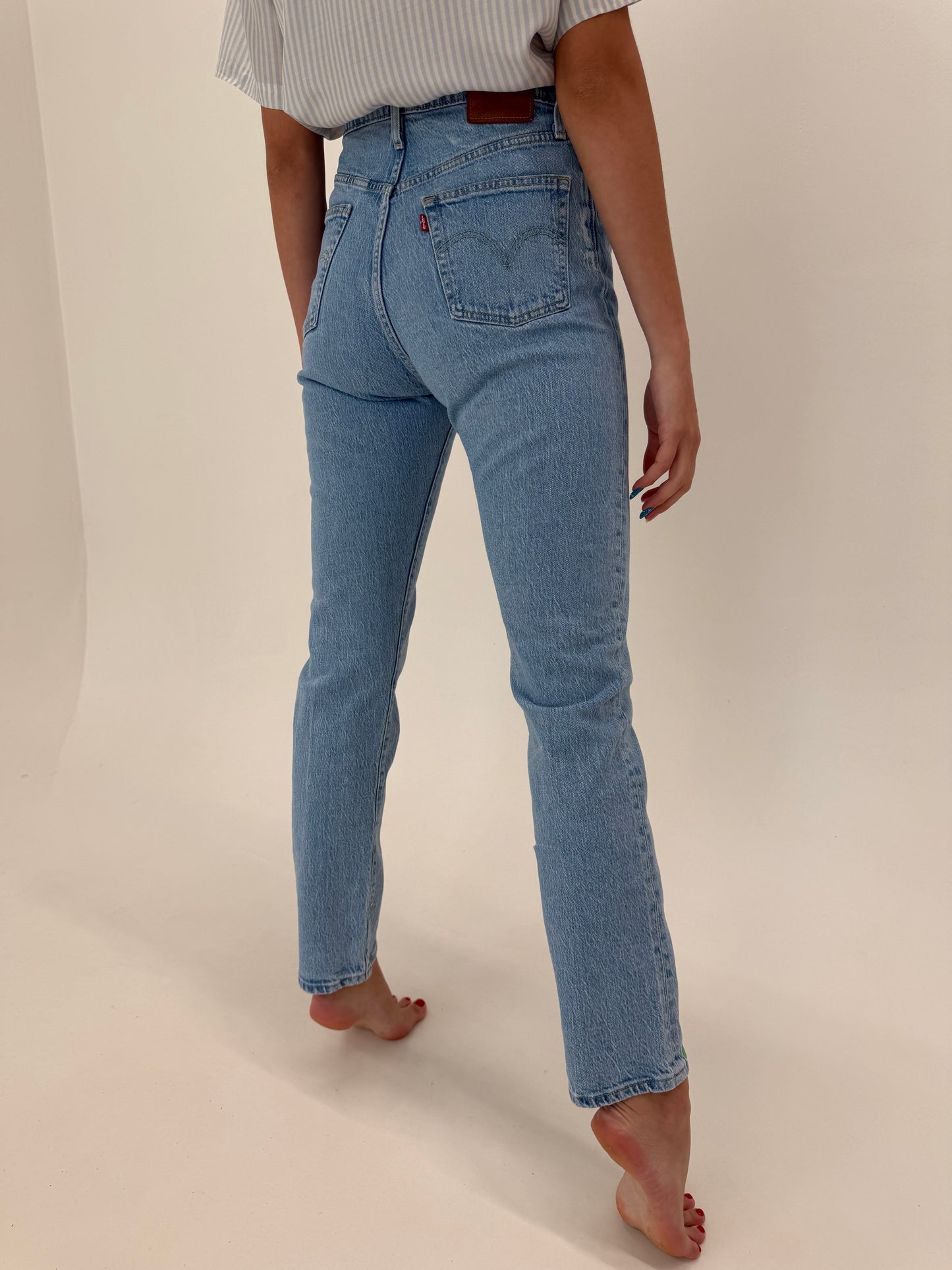 Jeans Levi’s 501 premium tall ușor modelatori lighter classic wash
