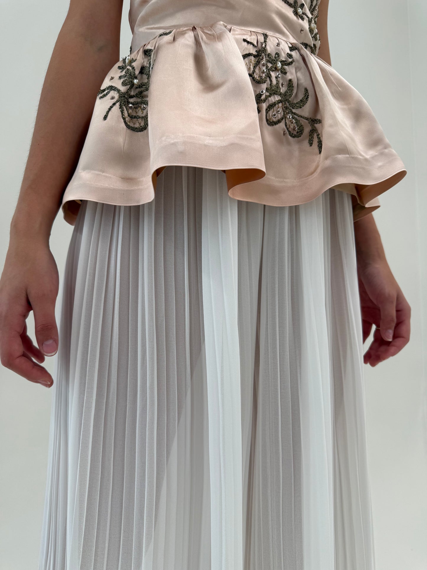 Fustă pantaloni plisată din triplu voal cu talie ultra înaltă elastică de la zi la seară