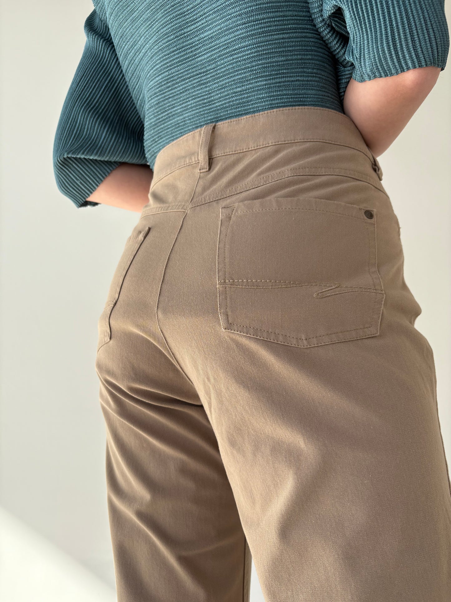 Jeans camel ultra confort modelator cu talie mai generoasă