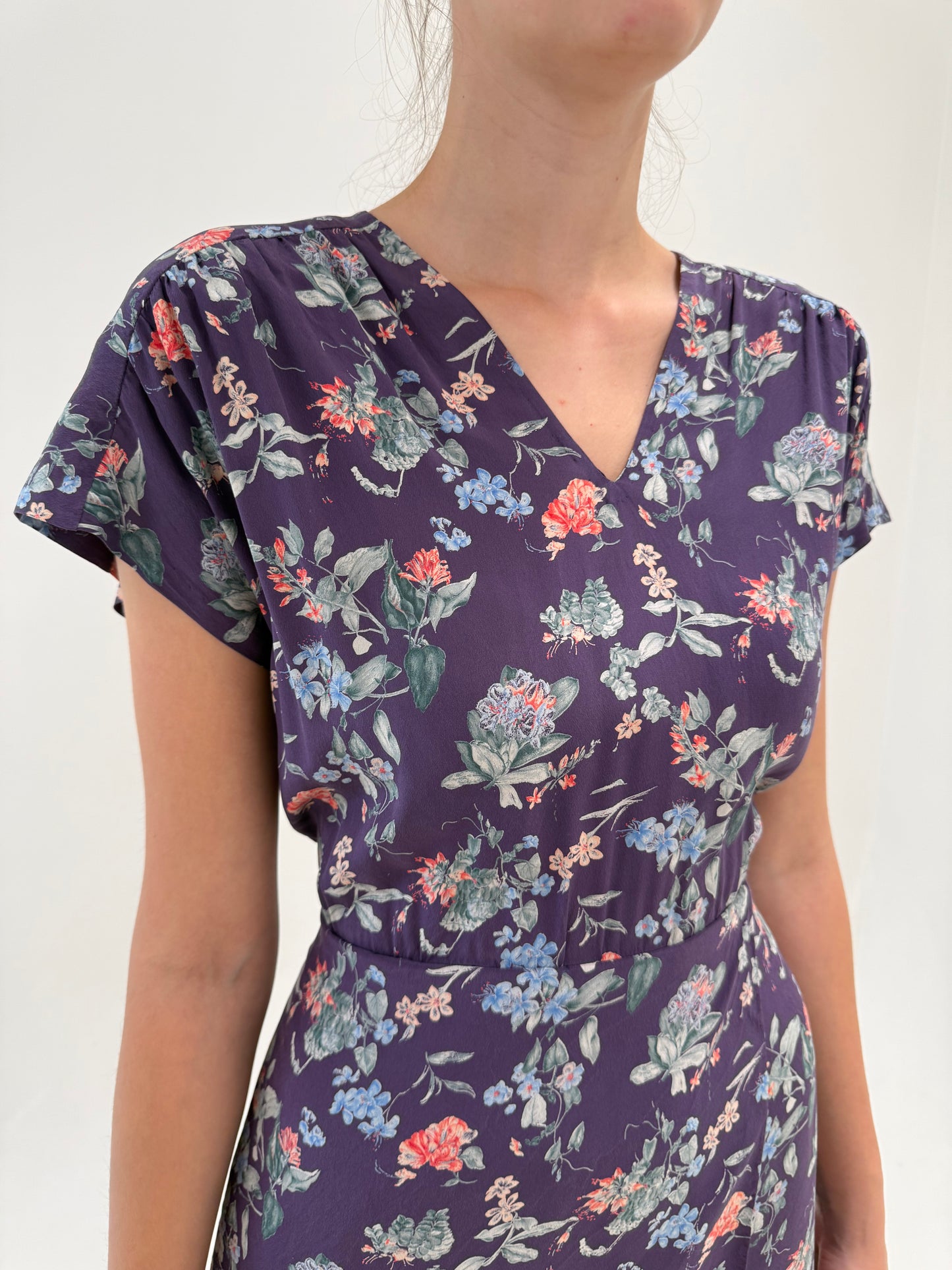 Rochie maxi din mătase naturală mată cu talie ultra înaltă marcată