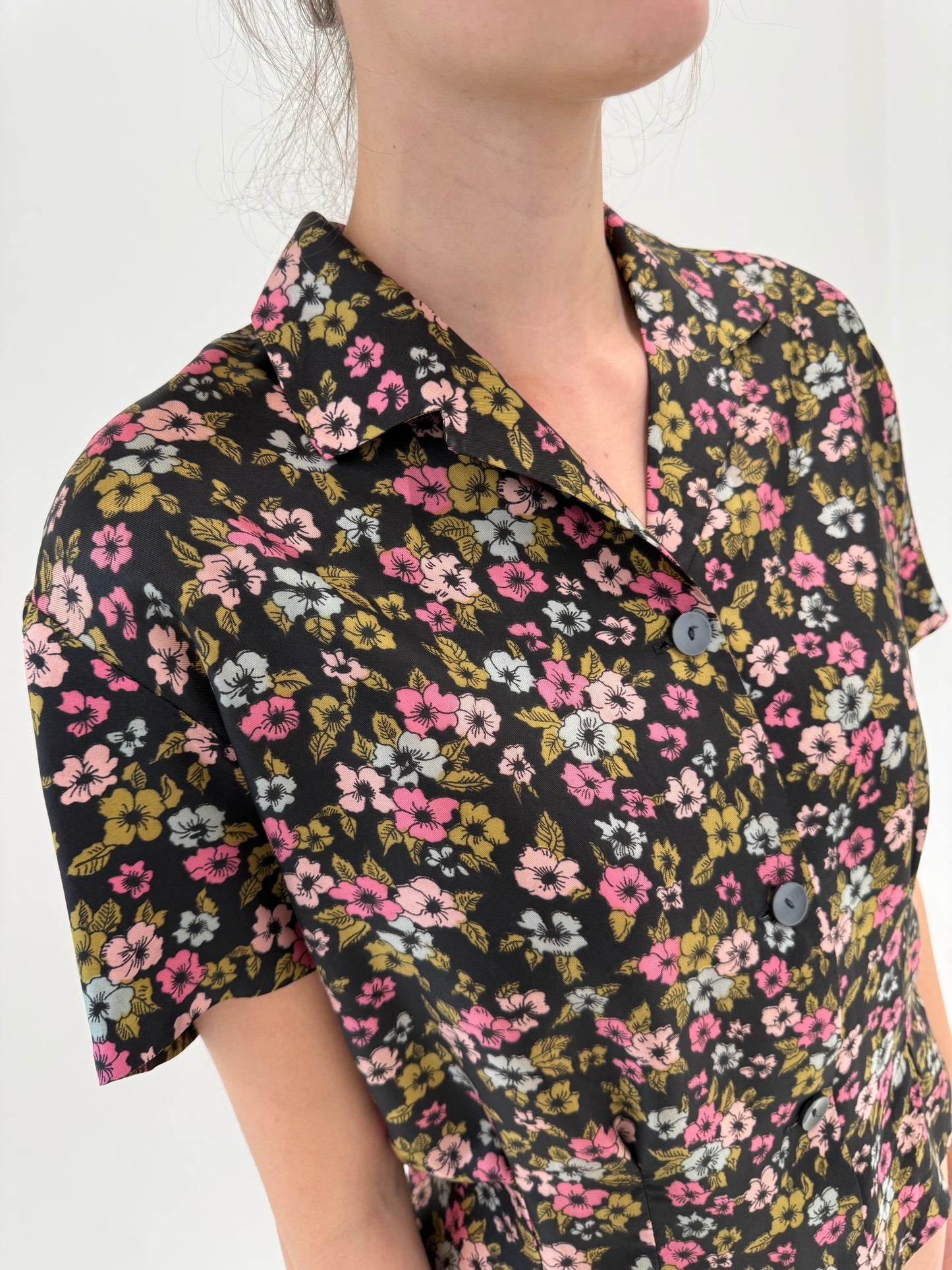 Cămașa vintage ușor cambrata din twill de mătase naturală cu print florală
