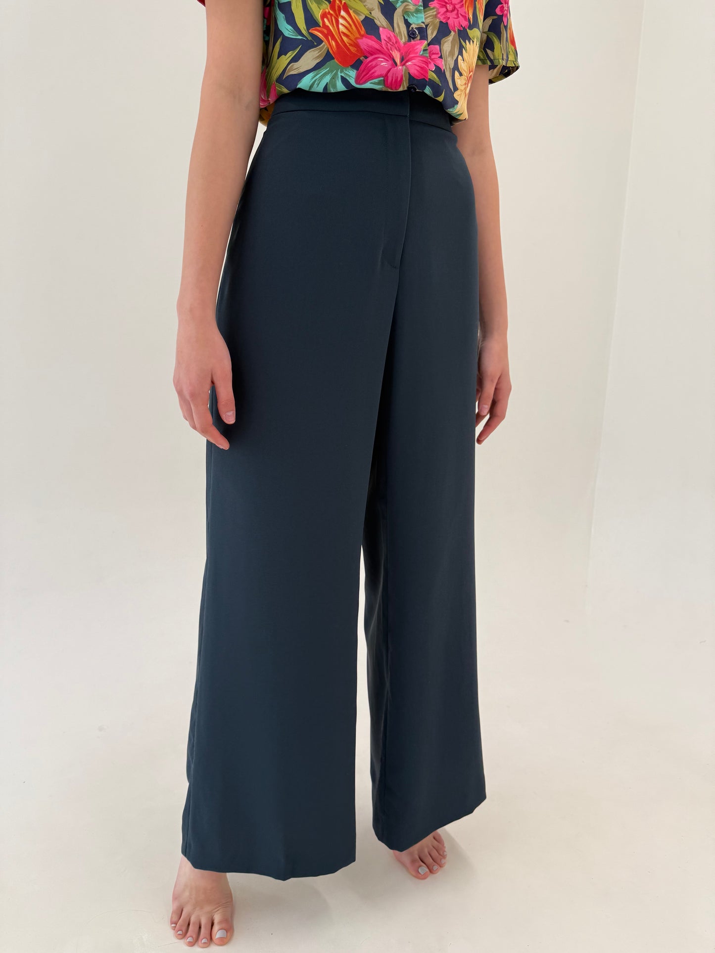 Pantaloni palazzo gri colorat cu talie ultra înaltă