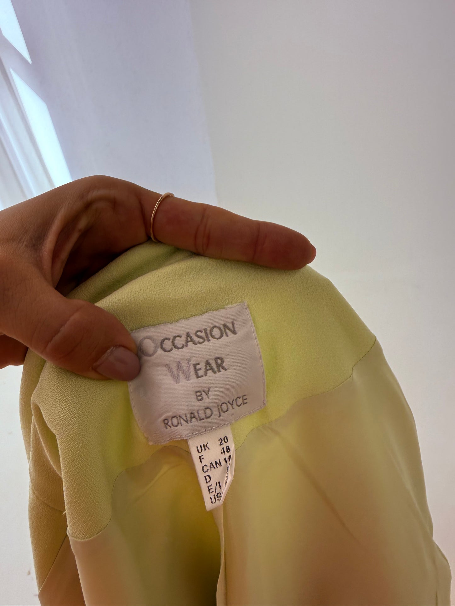 Pardesiu excepțional plus size cu broderie geometrică light green din crep