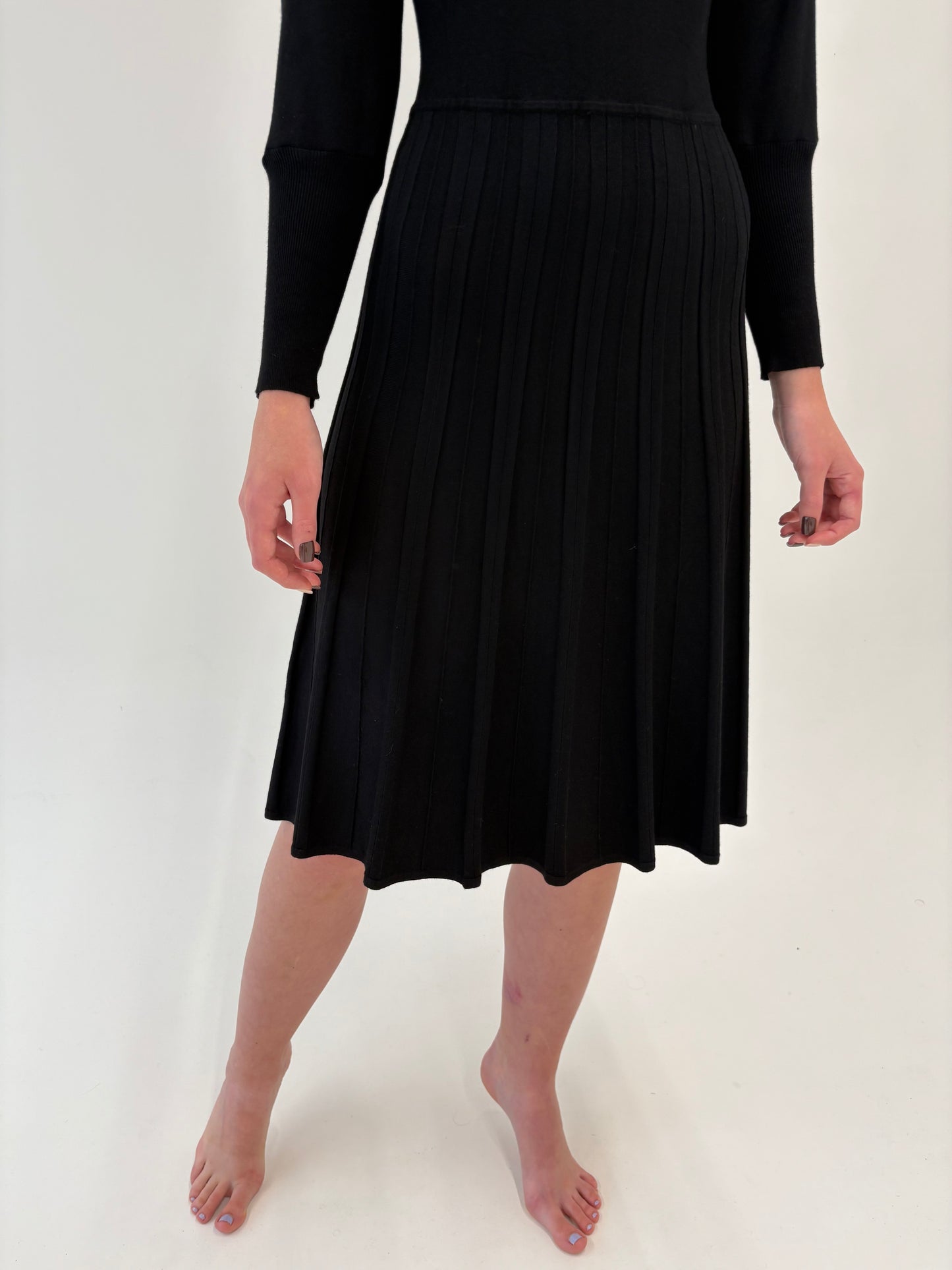 LBD tip Maleta cu guler sal din jerse cu fustă plisată