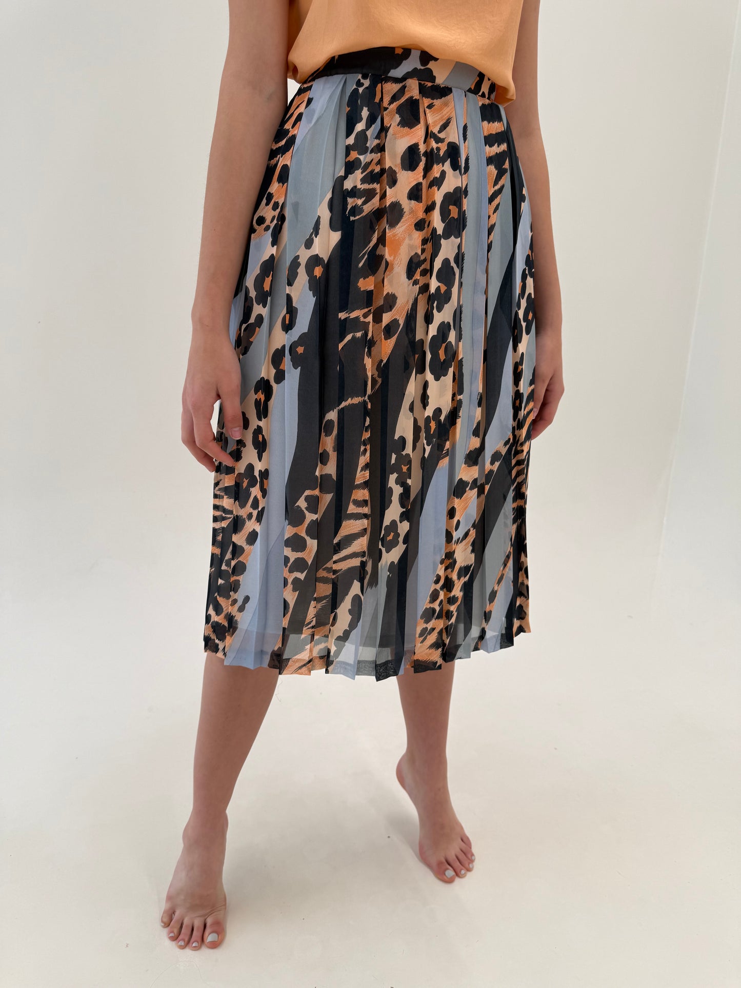 Set vintage cu animal print stilizat și fustă midi în A cu sacou / top cambrat