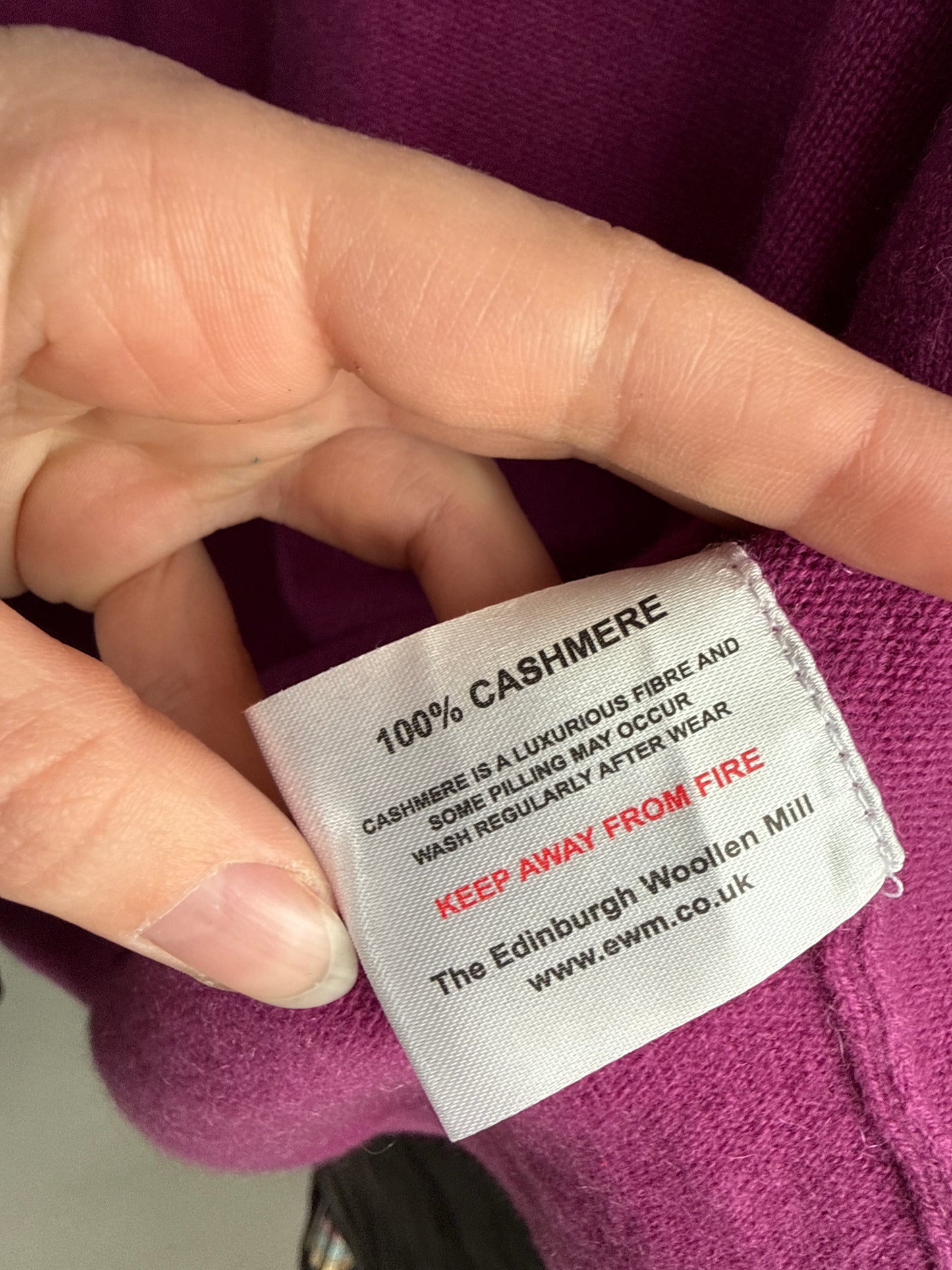 Pulover dark magenta din cașmir crew neck