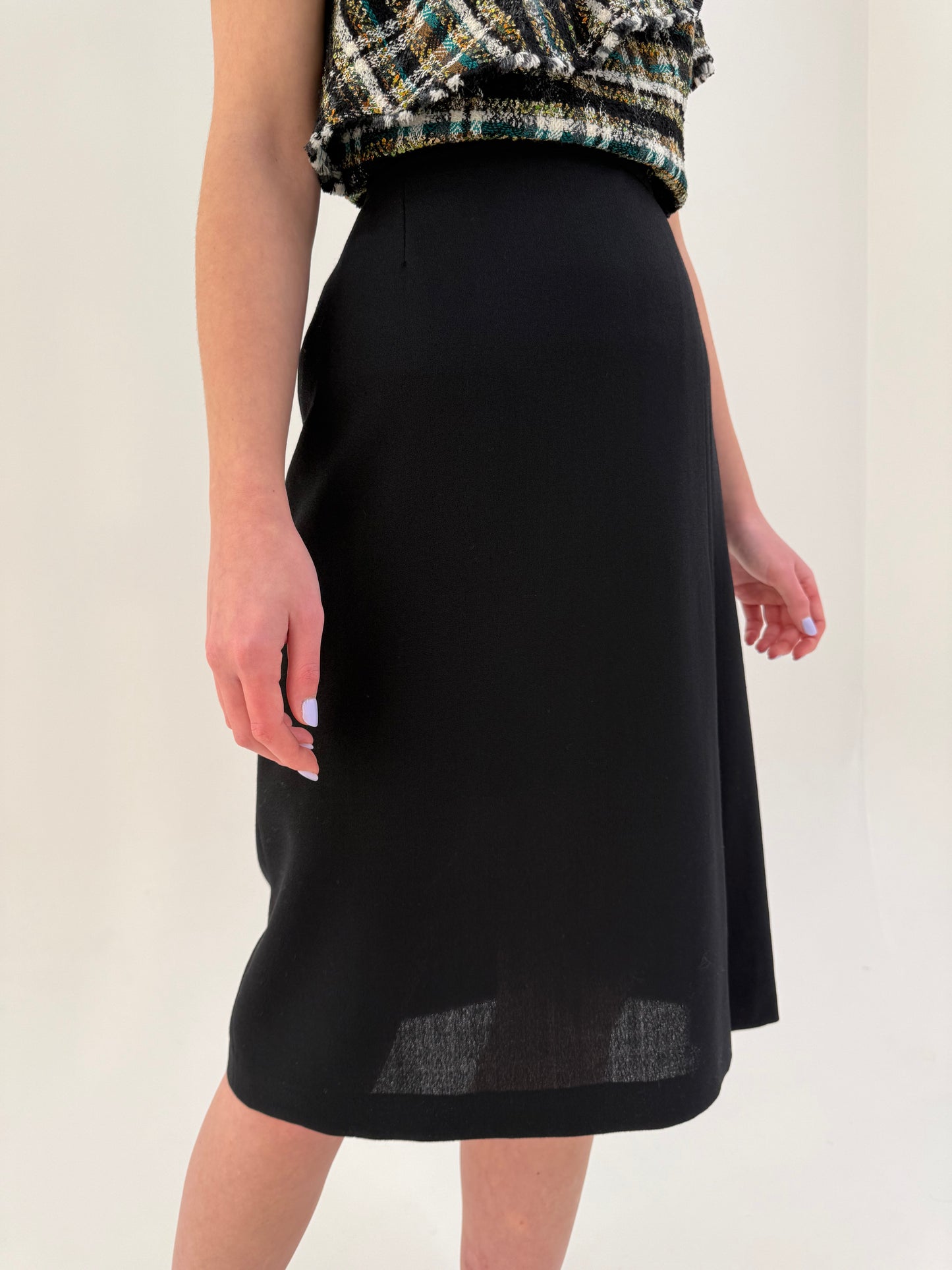 Fustă neagră midi cu talie ultra înaltă si pliseuri asimetrice din lana extrafina