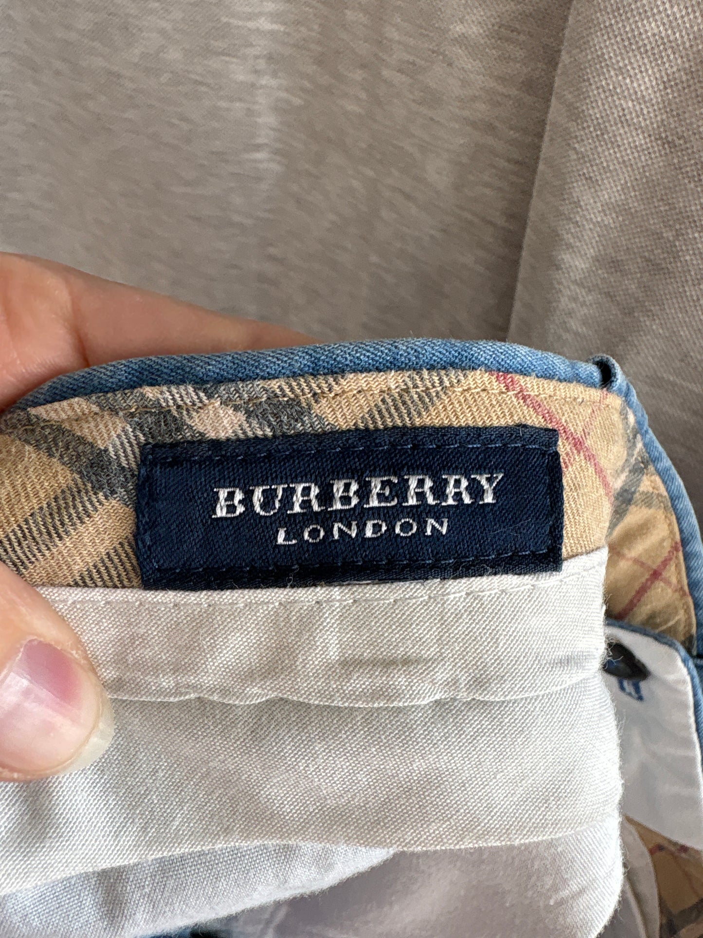 Jeans Burberry vintage ultra soft de vară cu pense și talie ultra înaltă