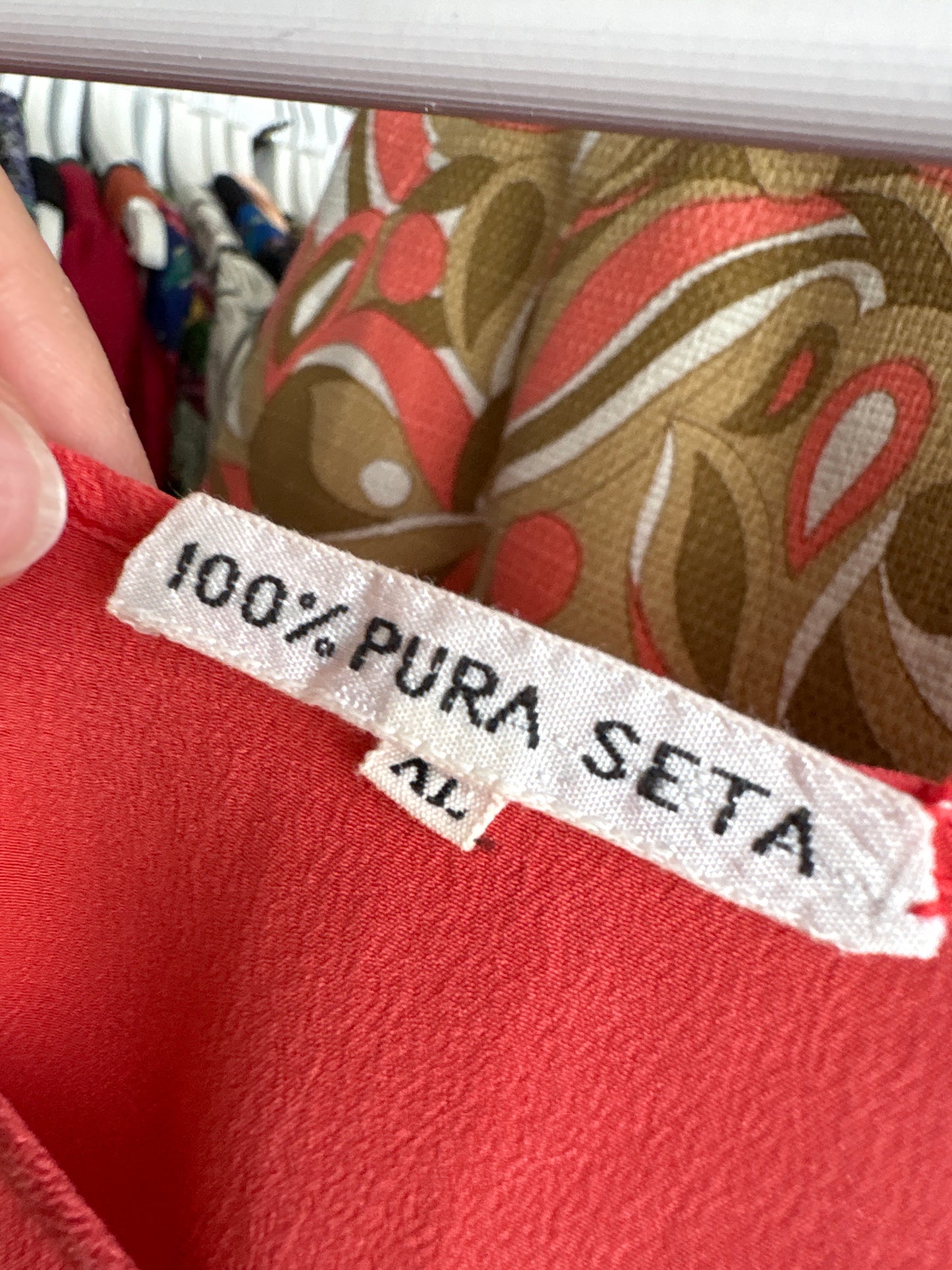 Top coral red din mătase naturală in croi minimalist