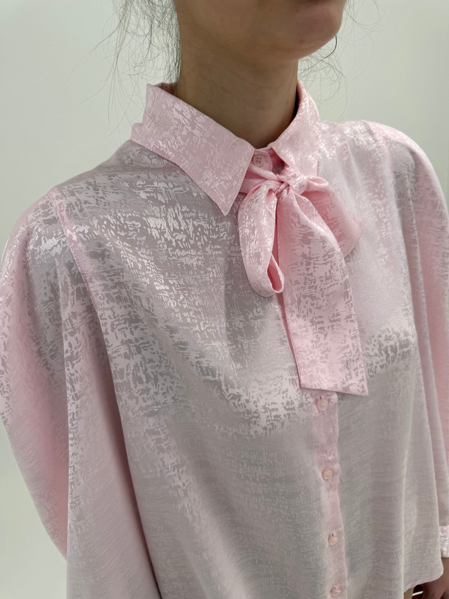 Cămașa vintage powder Pink din vâscoză jacquard cu aspect satinat
