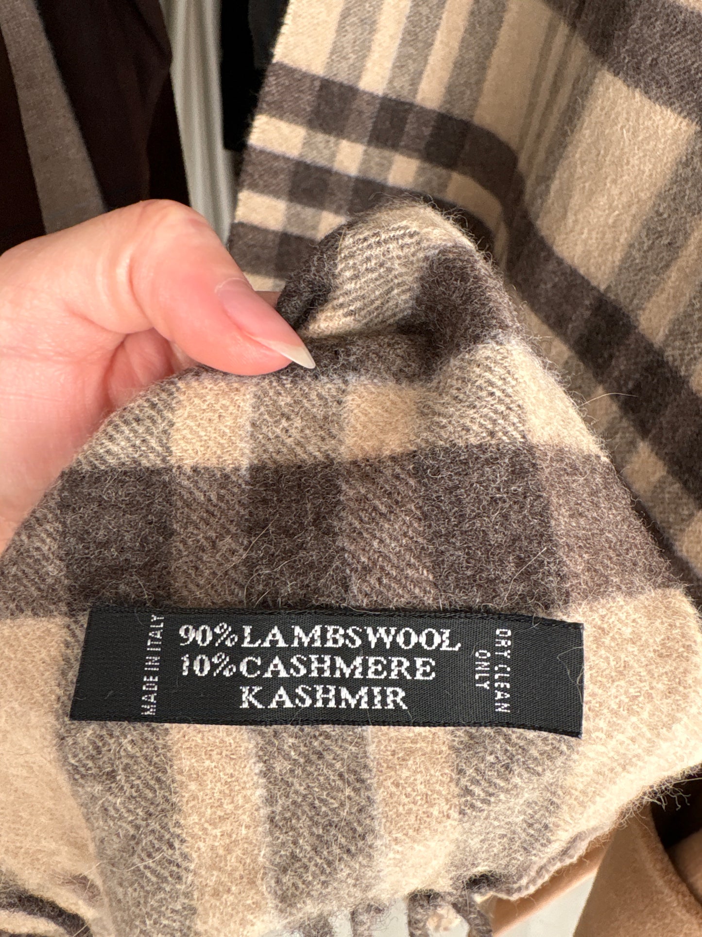 Fular XL în carouri nude și chocolate brown din lana extrafina și cașmir