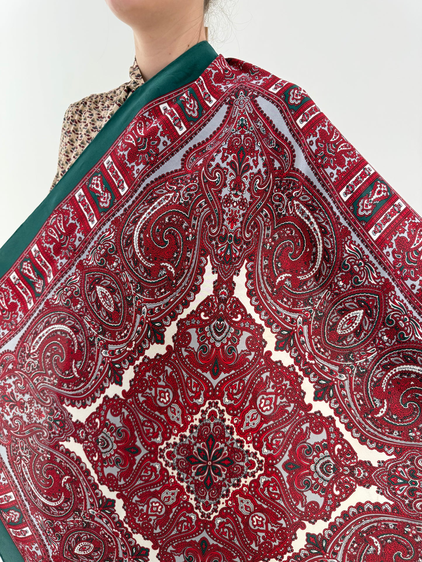Eșarfă 100% Hand made XL din mătase naturală cu print paisley