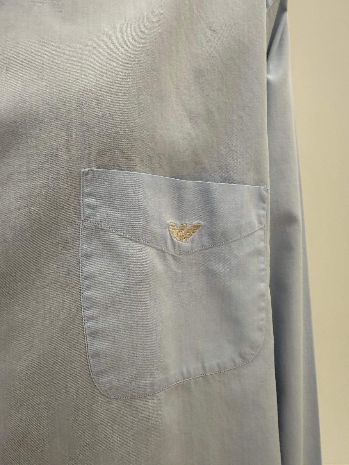 Cămașa Armani baby blue din poplin excepțional texturat în croi amplu