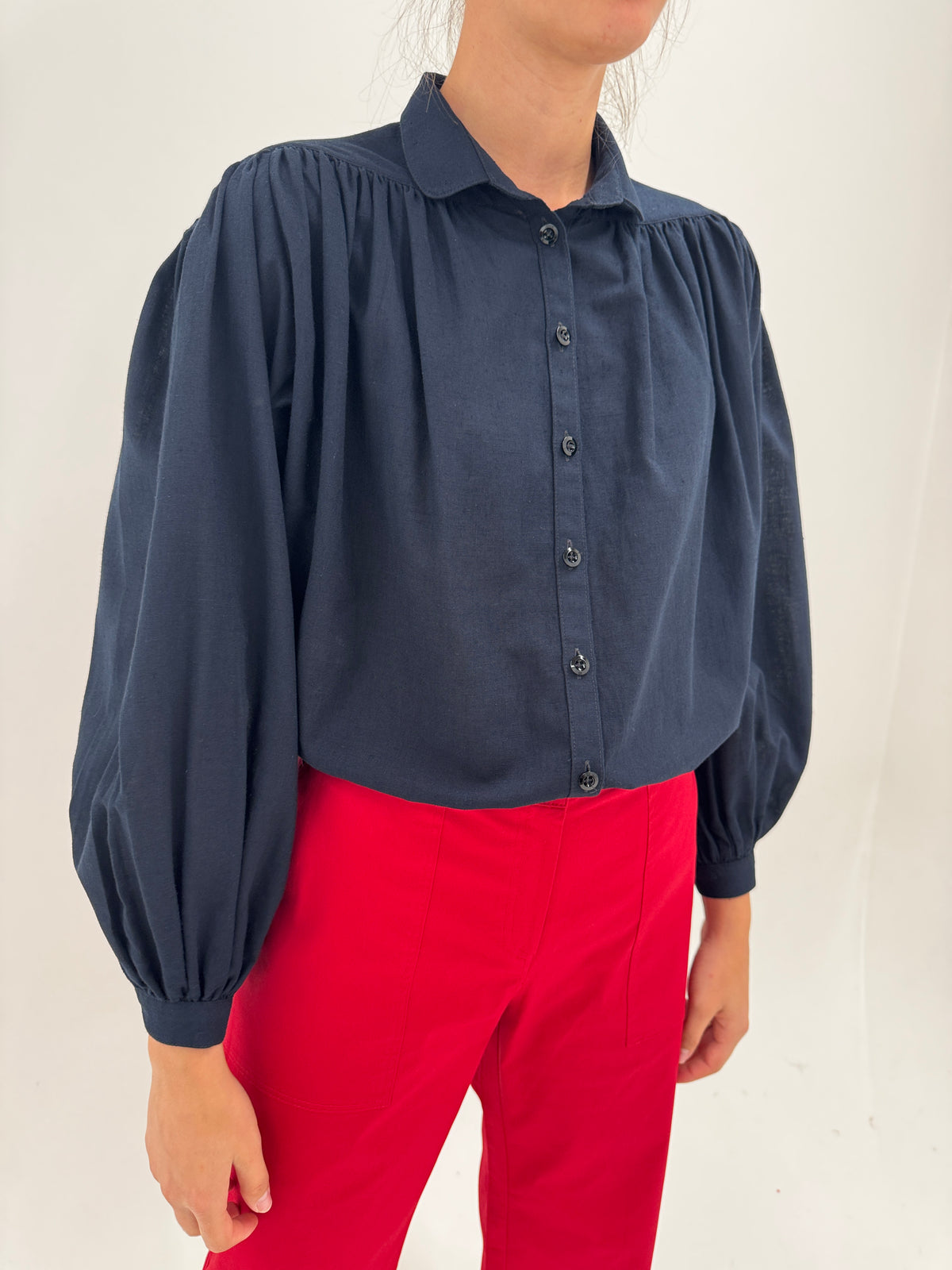 Cămașa vintage drapata cu mâneci ample și manșetă îngustată Navy blue