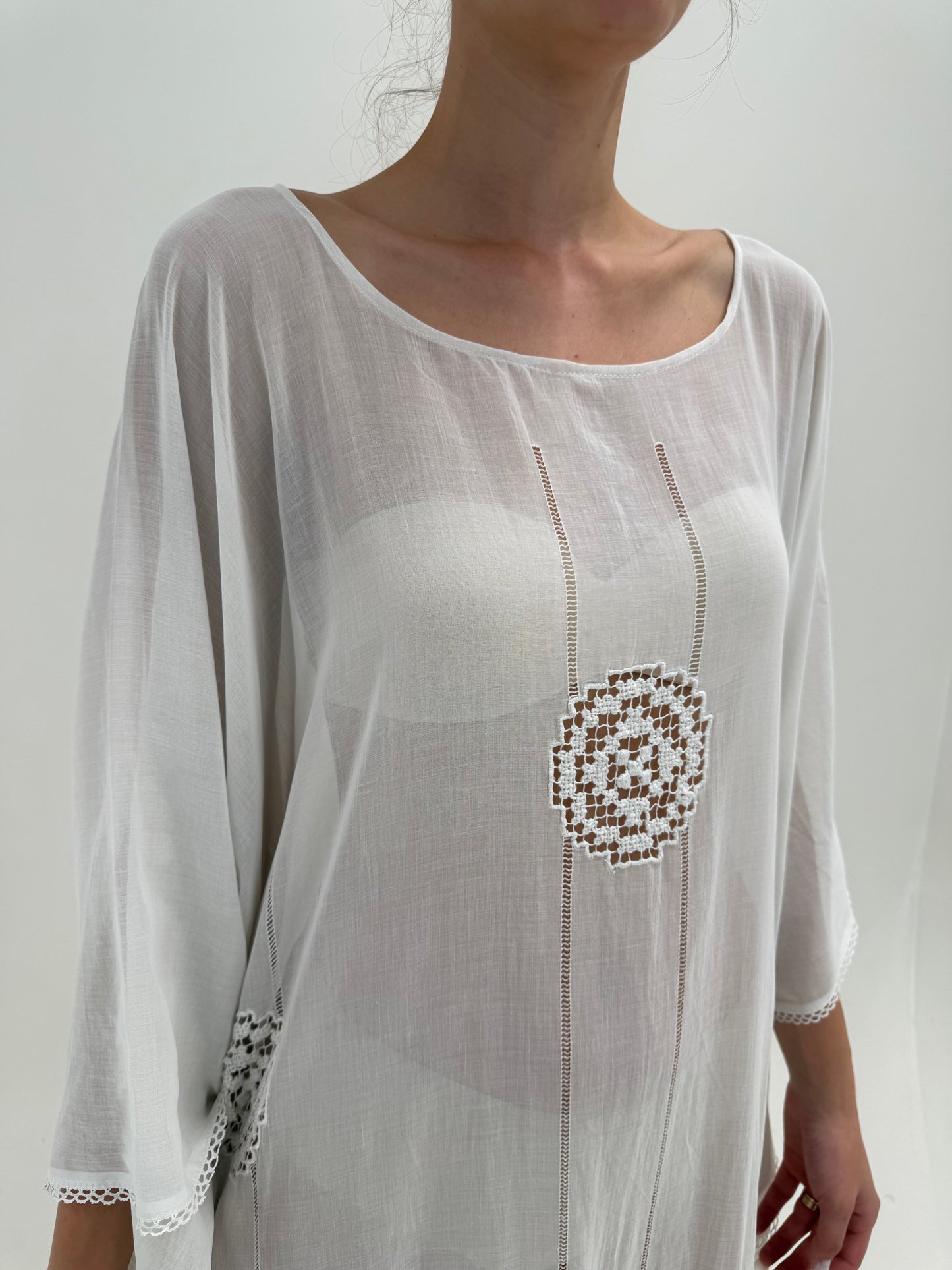 Kaftan ultra vaporos luxury lucrat manual cu macrame și broderie