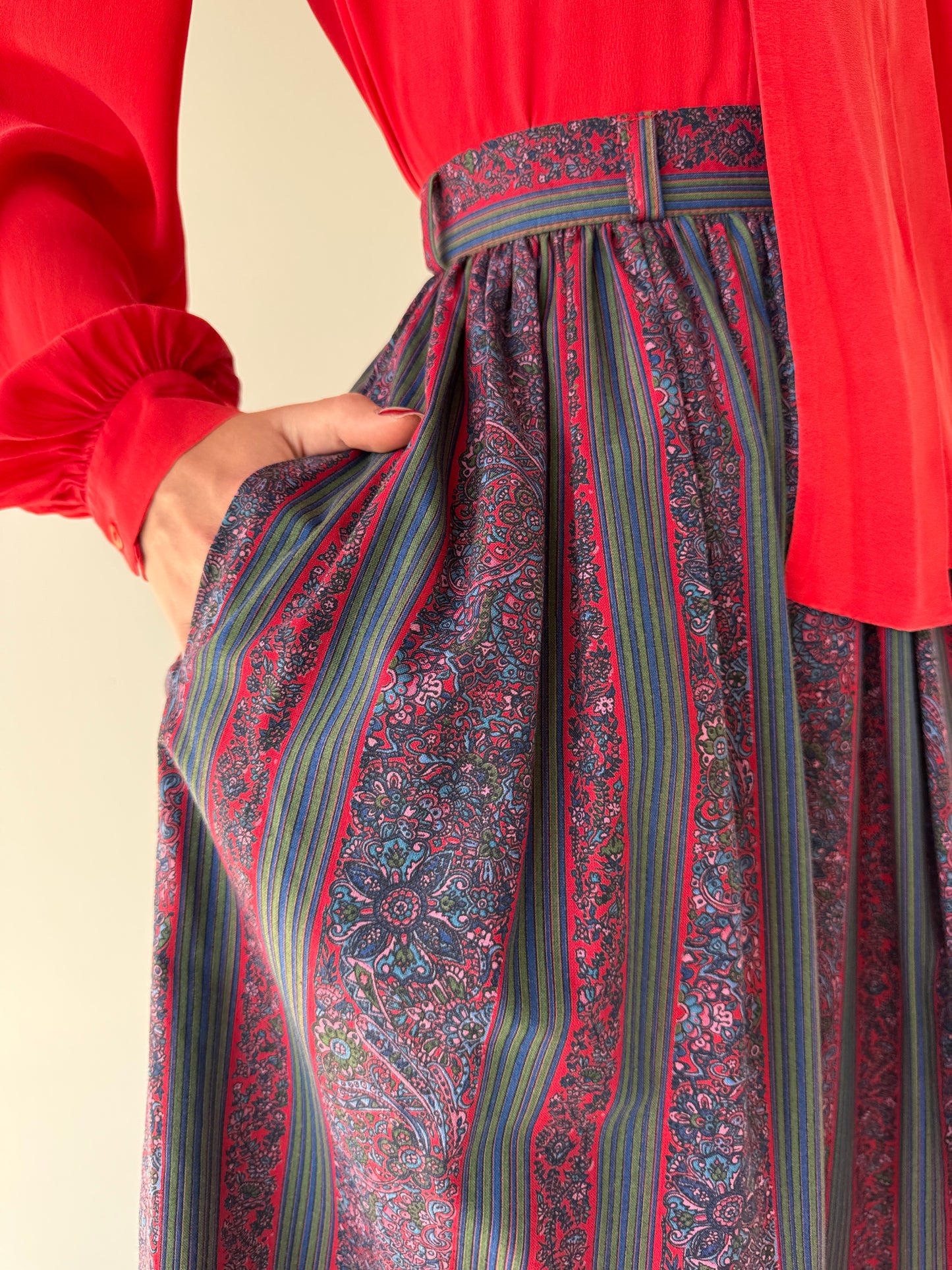 Fustă vintage cu buzunare usor structurata cu print paisley