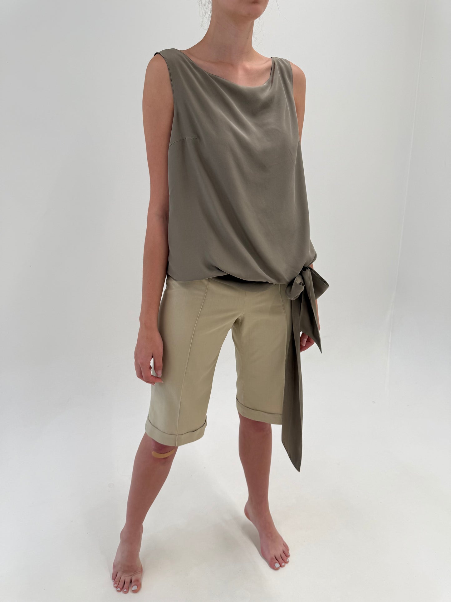 Pantaloni camel din gama Max Mara din panza de mătase naturală