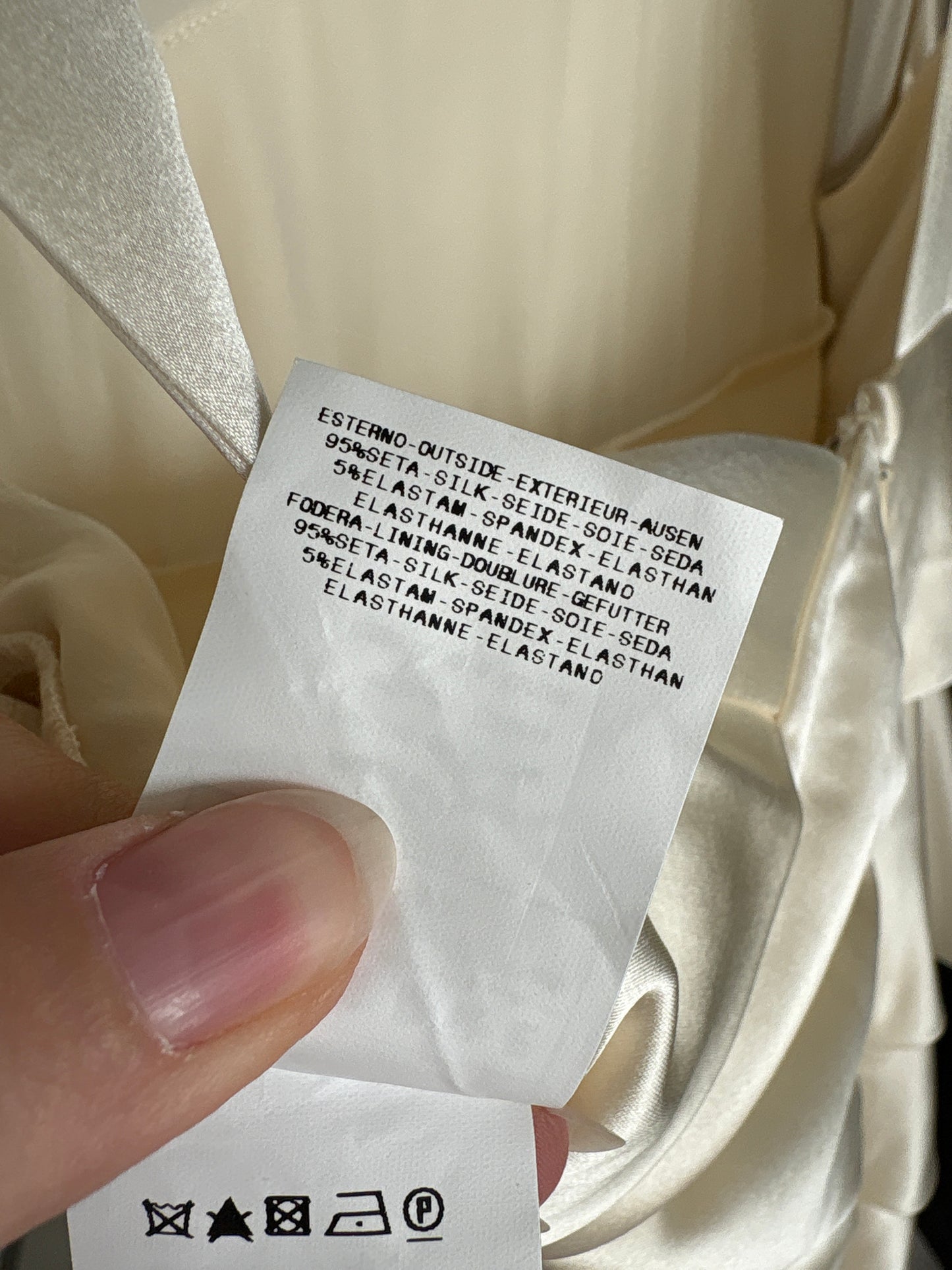 Rochie Versace în croi elaborat din mătase naturală