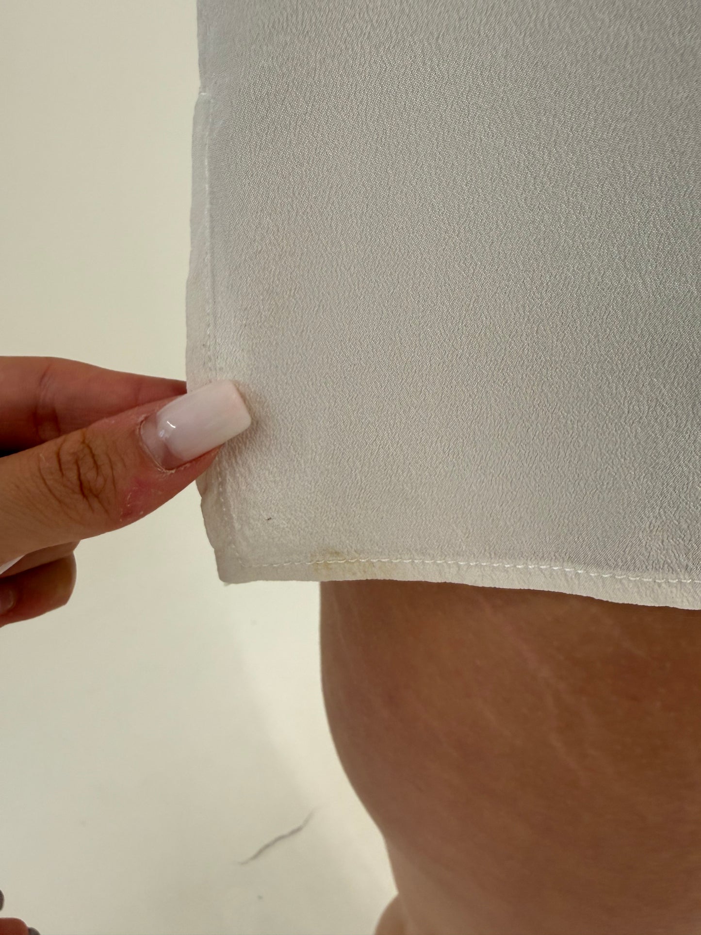 Top butter white din mătase naturală de brand luxury italian în croi minimalist