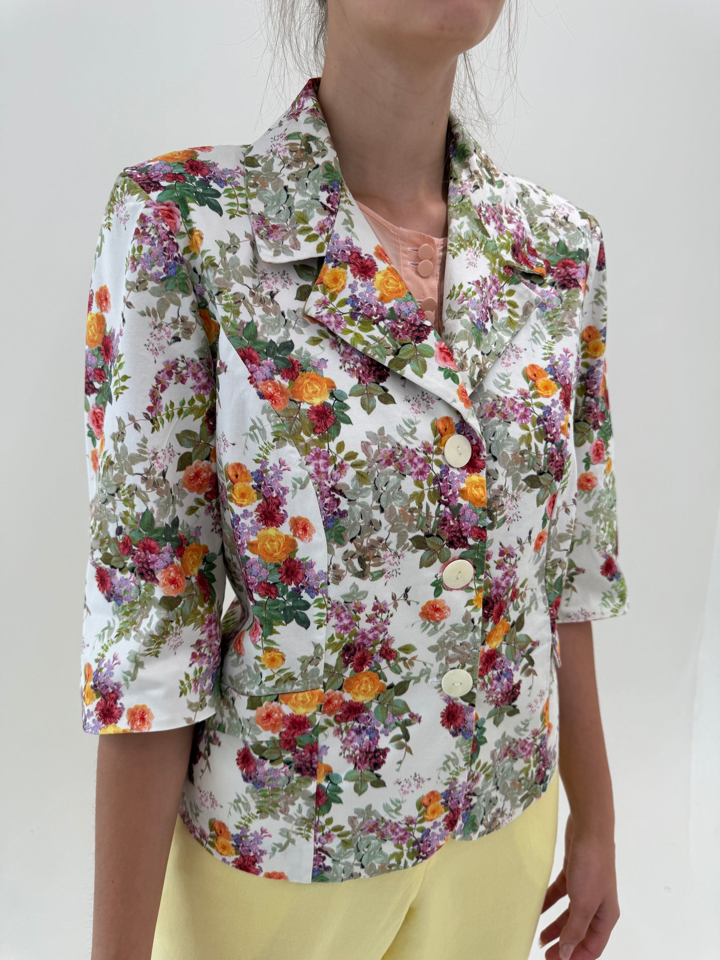 Sacou alb din bumbac cu print floral superb