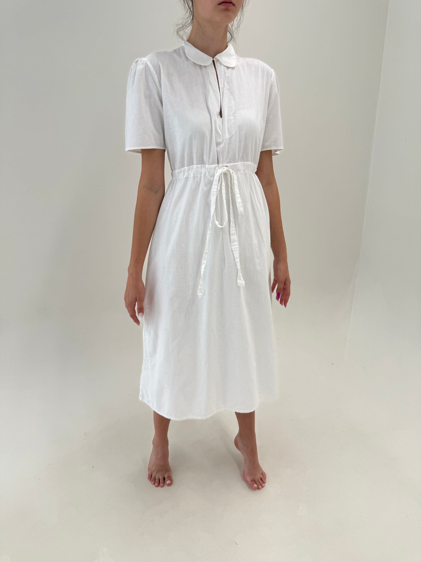 Rochie vintage din pânză excepțională de in cu broderie manuală și talie reglabilă