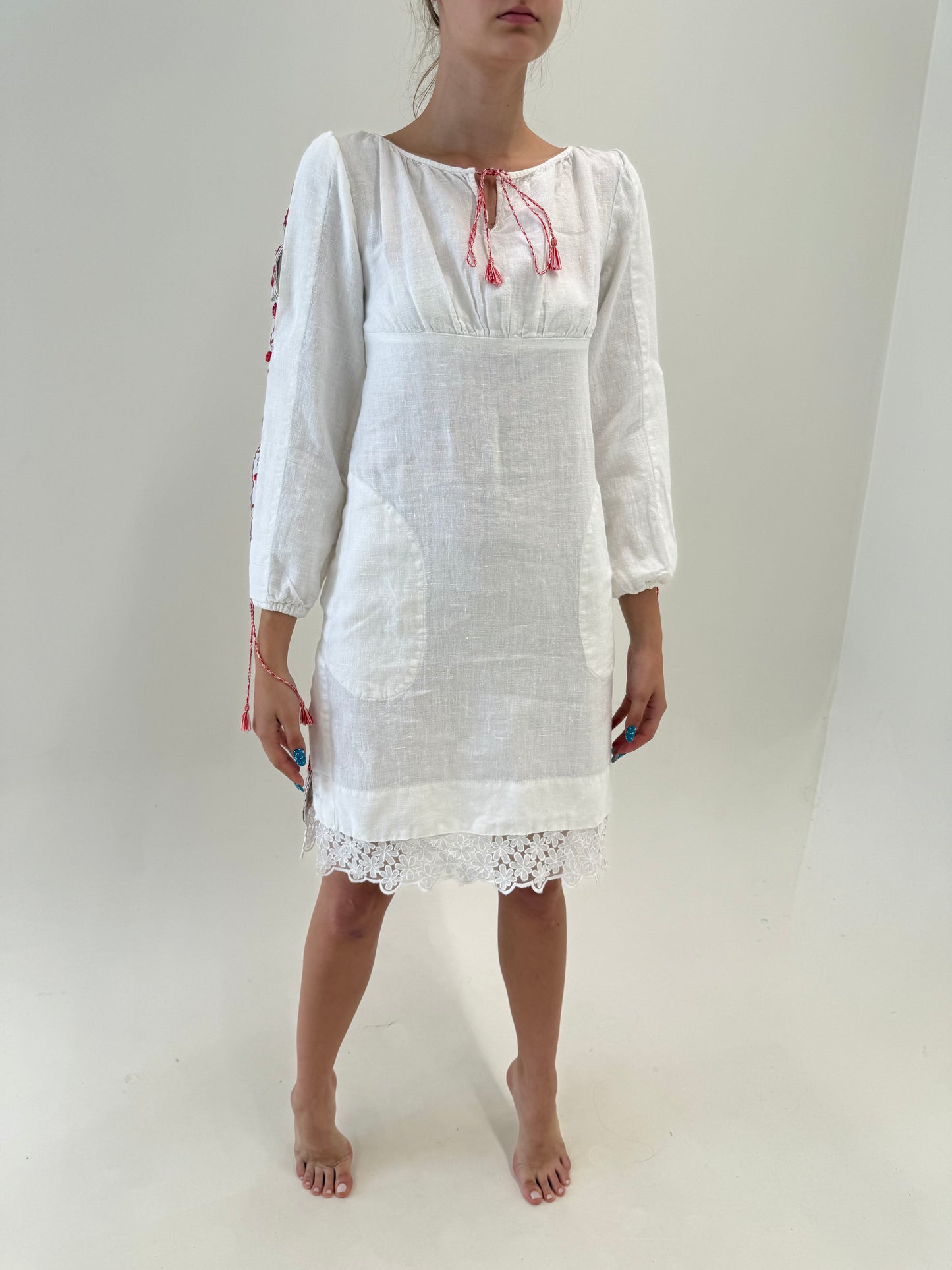 Rochie excepțională tip tunica cu broderie și dantelă macrame în croi chic