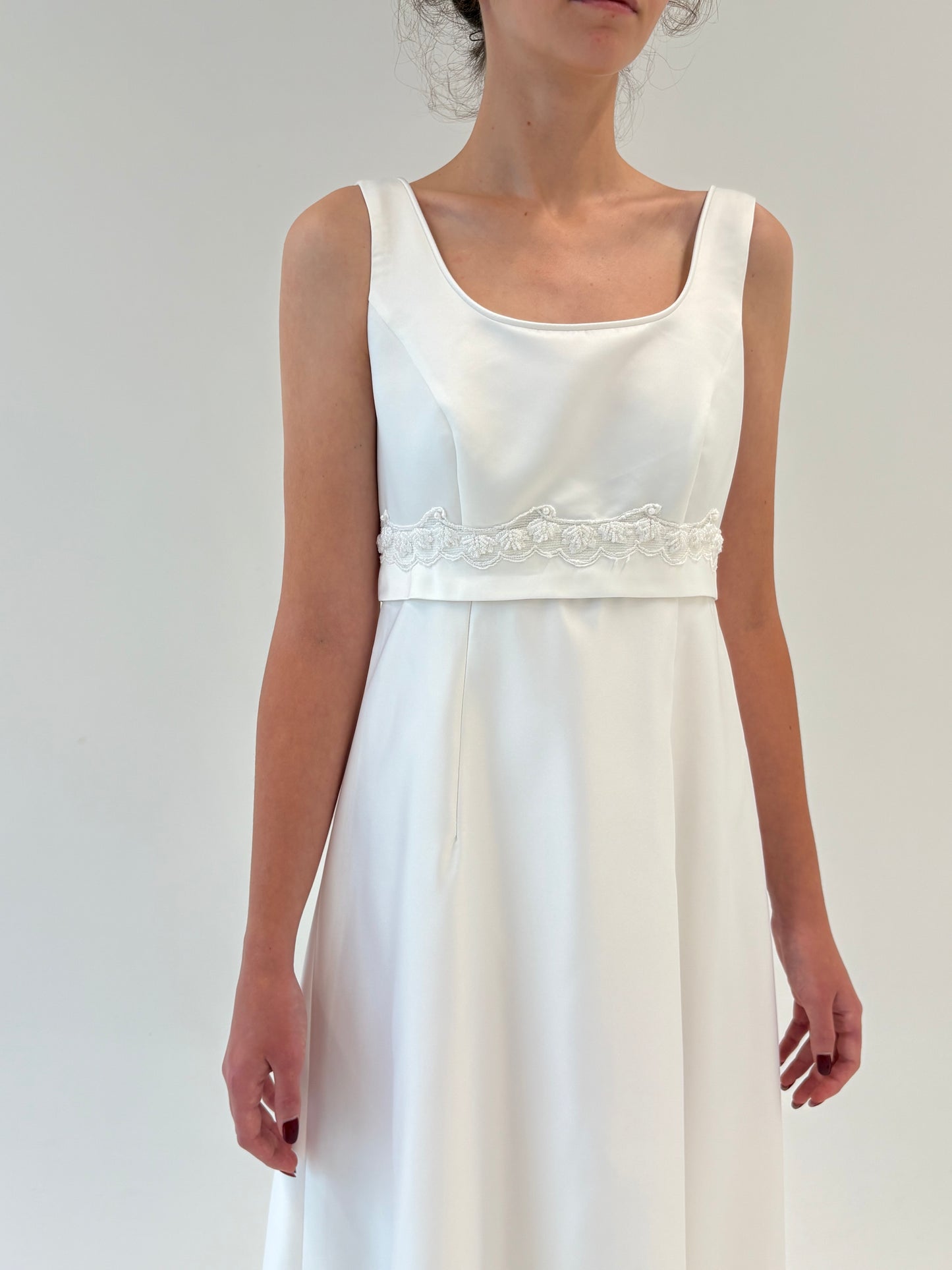 Rochie vintage de ceremonie cu aplicații manuale delicate și talie empire