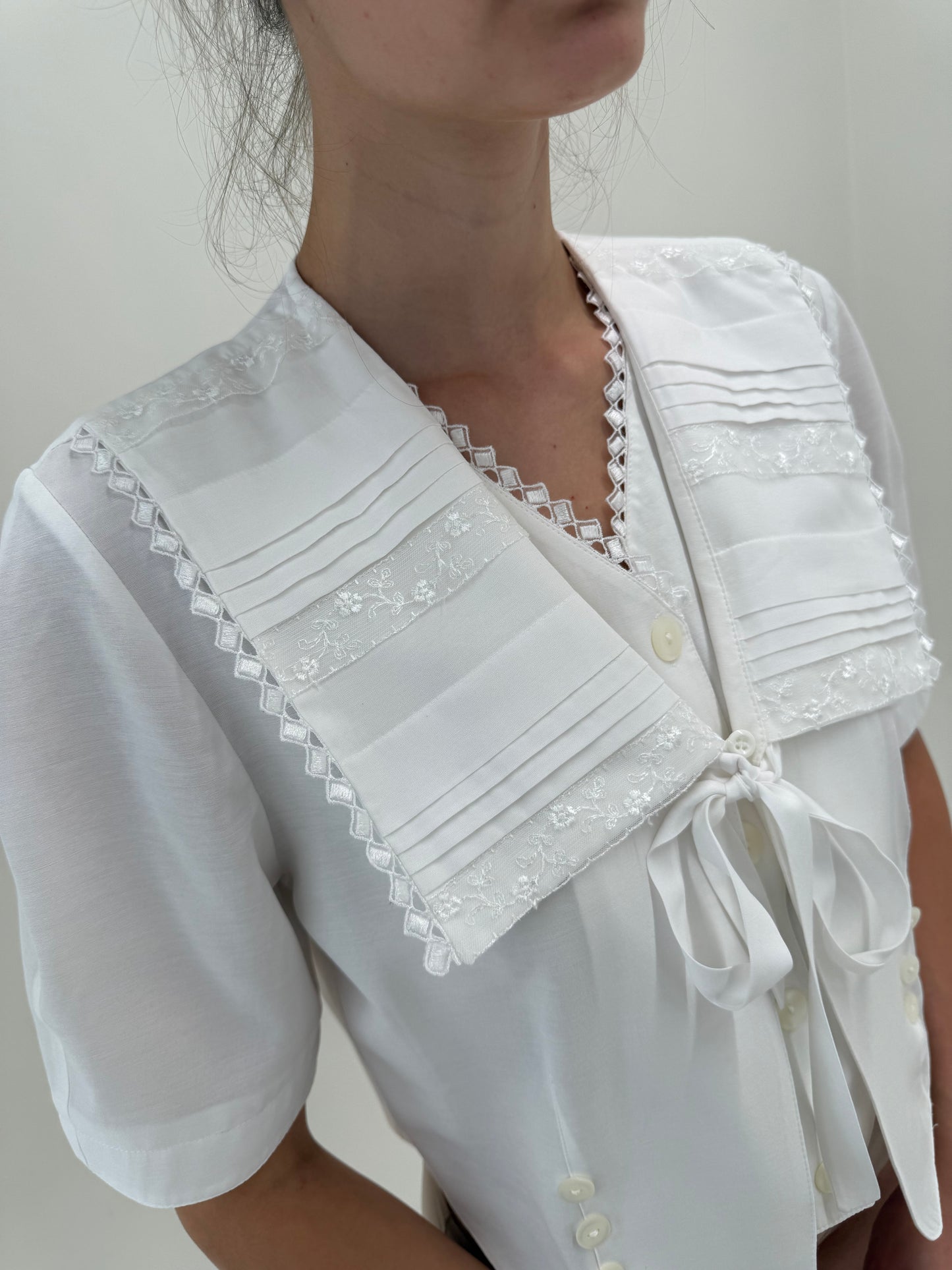 Cămașa vintage italiană cu guler supradimensionat brodat elaborat