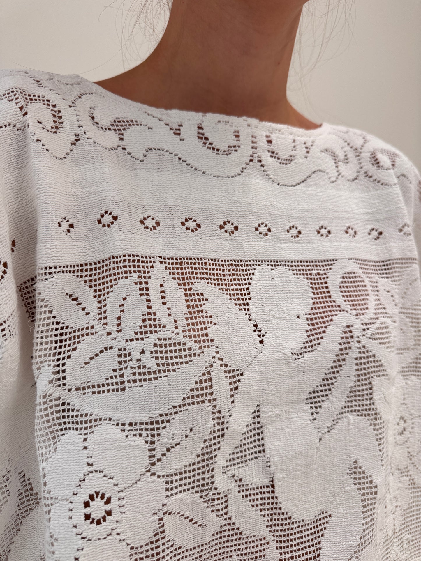 Set excepțional integral din macrame fin cu top lejer și fustă maxi