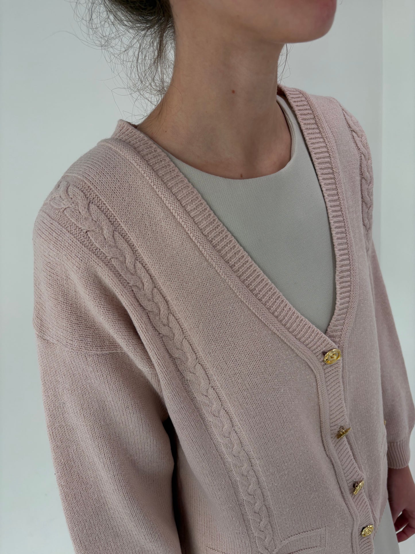 Cardigan petite din lana merino extrafina powder pink de gramaj mare