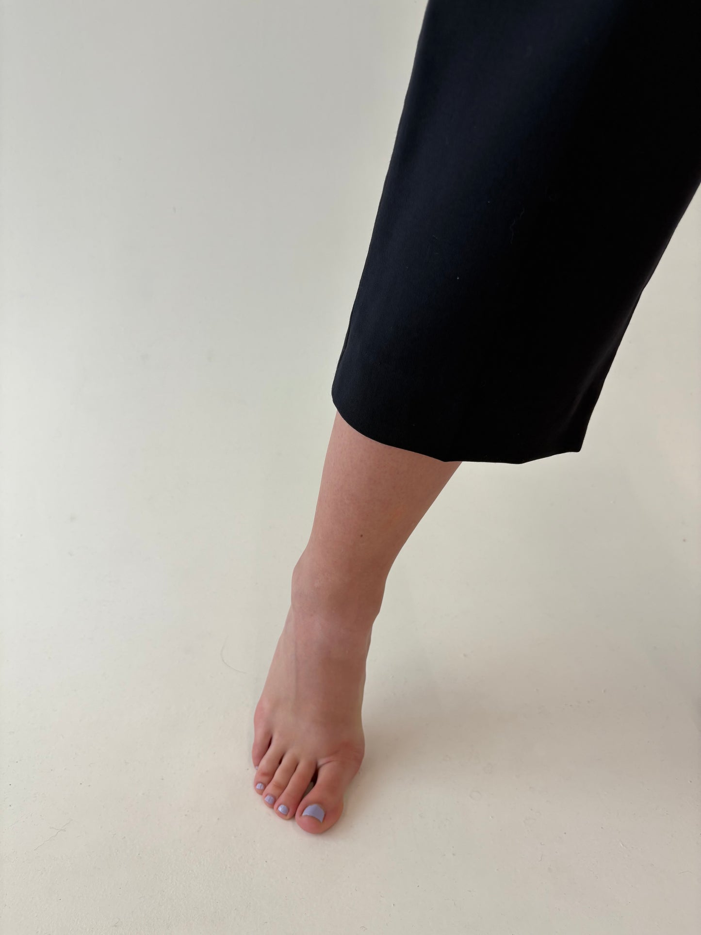 Pantaloni tigareta cu talie ultra înaltă din lana pura certificată extrafina