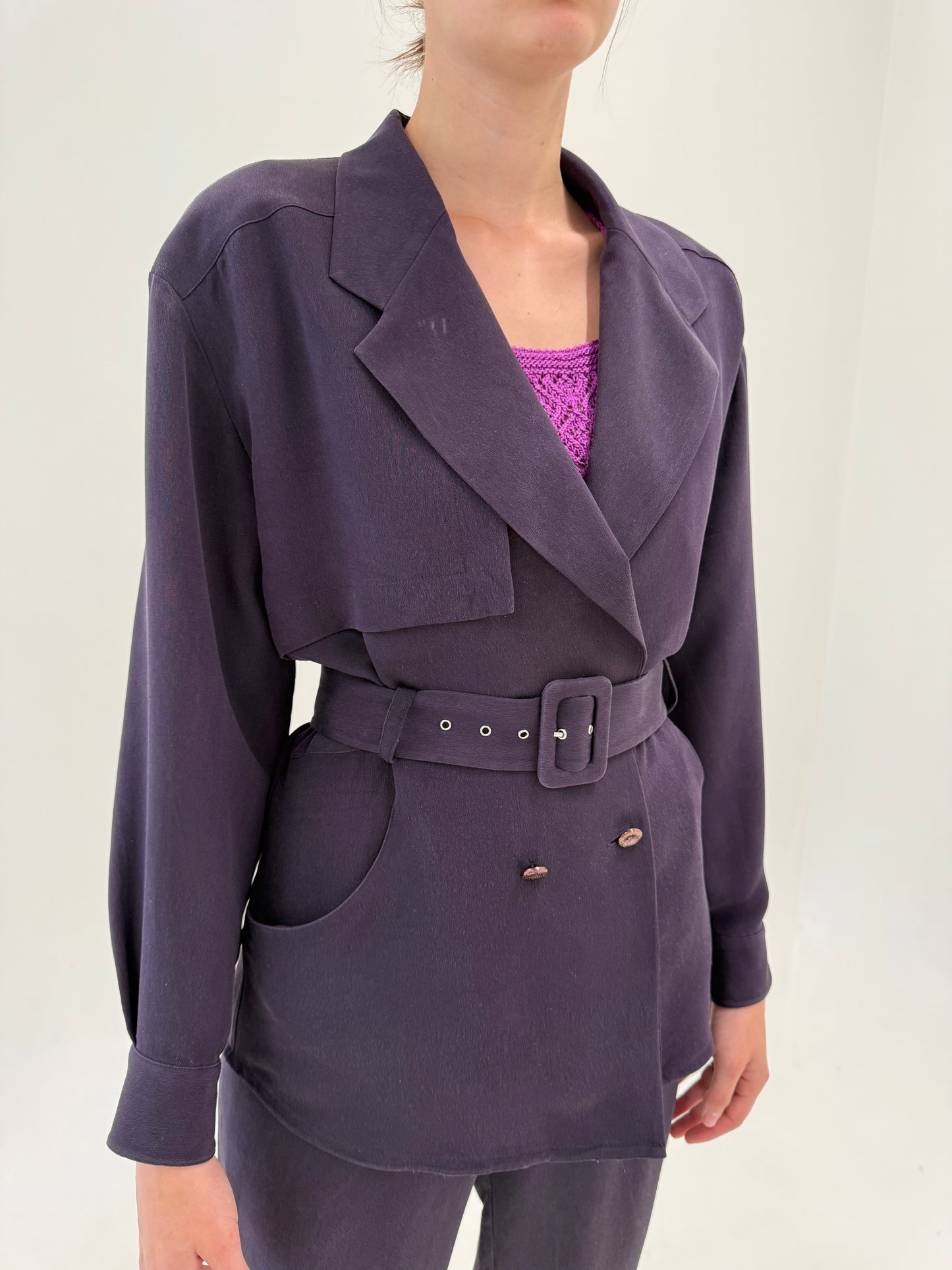 Costum Madeleine de fată din crepe de mătase naturală aubergine cu talie marcată