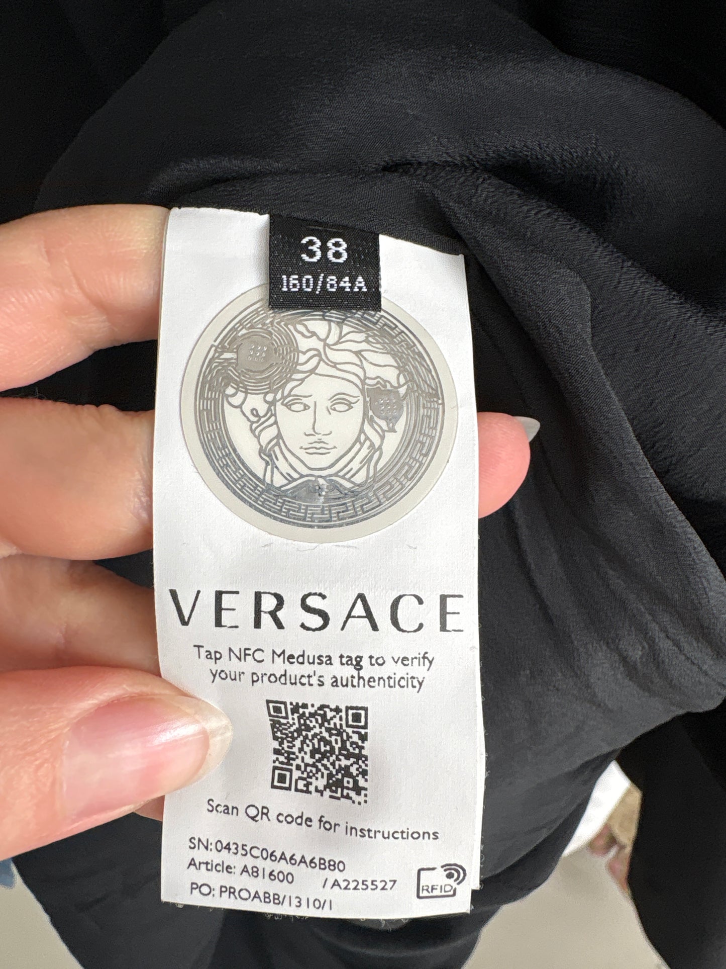 LBD Versace de la business la cocktail cu buzunare și interior din mătase naturală