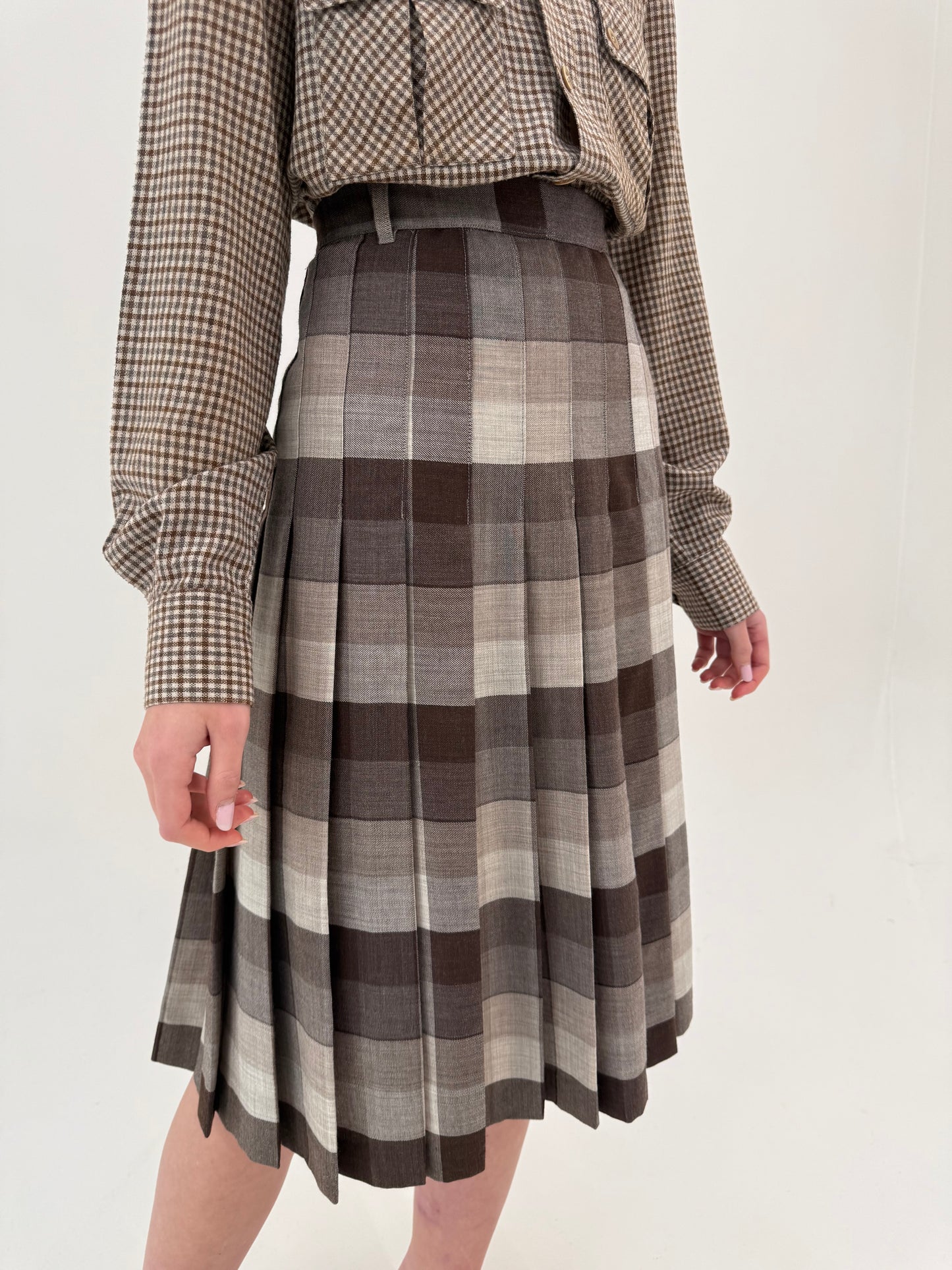 Fustă plisată din lana plină extrafina în combinație superbă de culori neutre