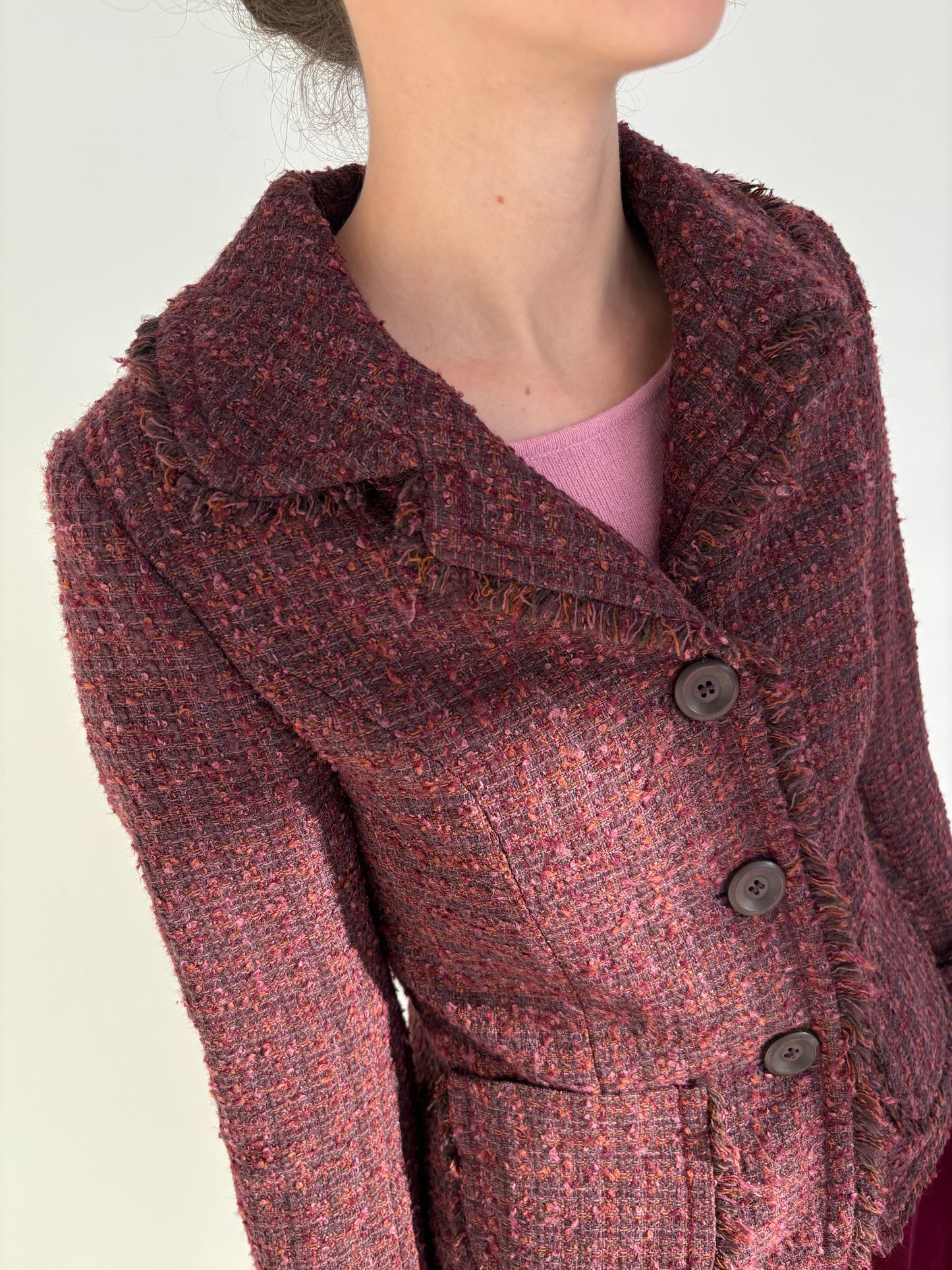 Sacou cambrat din tweed în culori superbe cu mânecă reglabilă