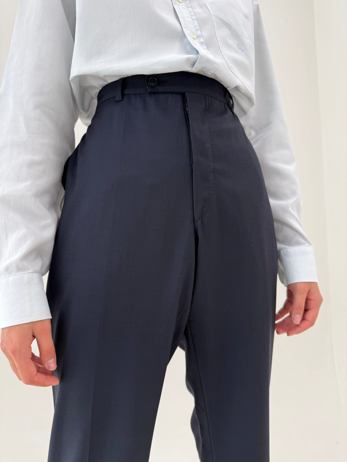 Pantaloni Valentino din lana extrafina subțire cu manșetă și talie înaltă
